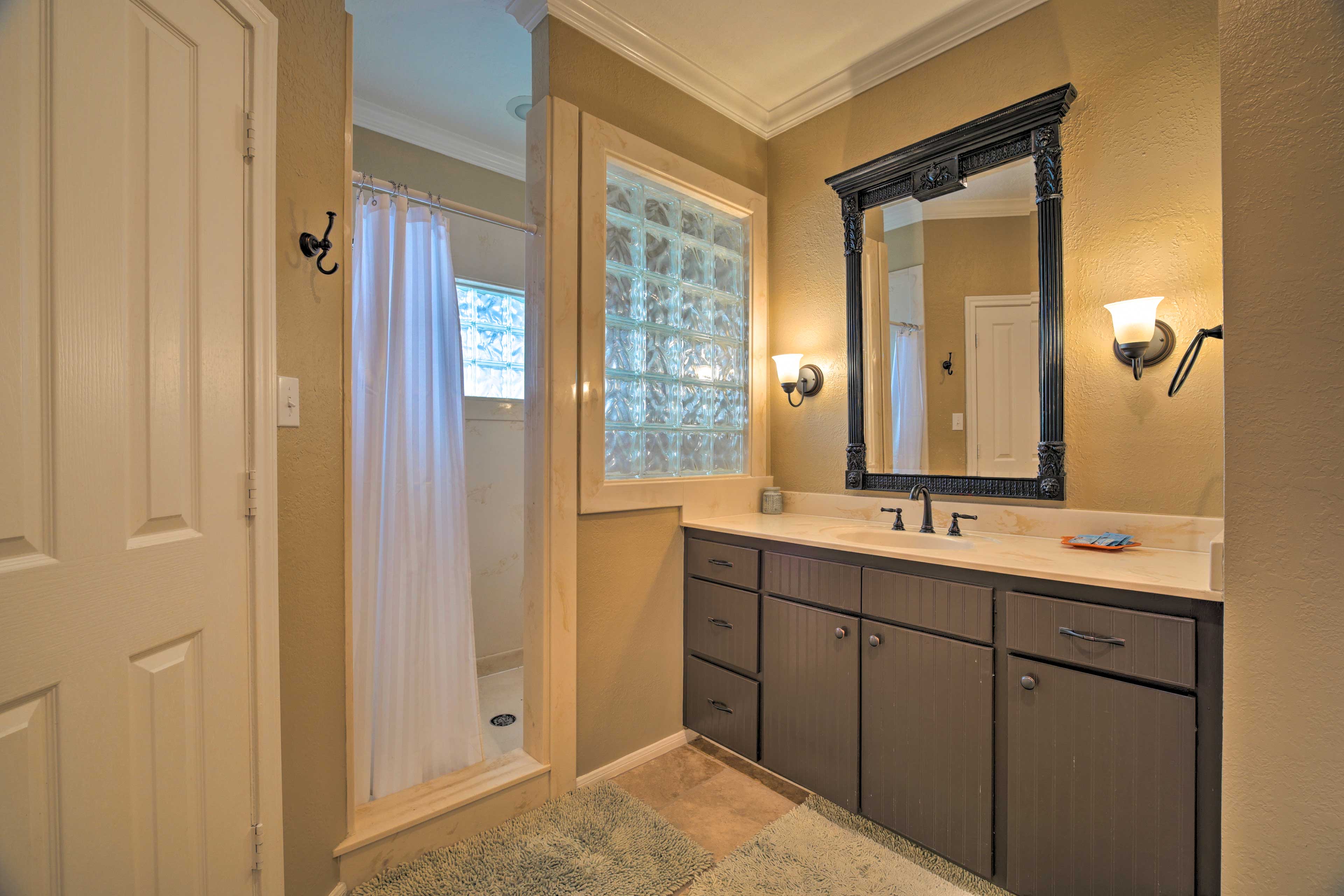 En-Suite Bathroom | Complimentary Toiletries