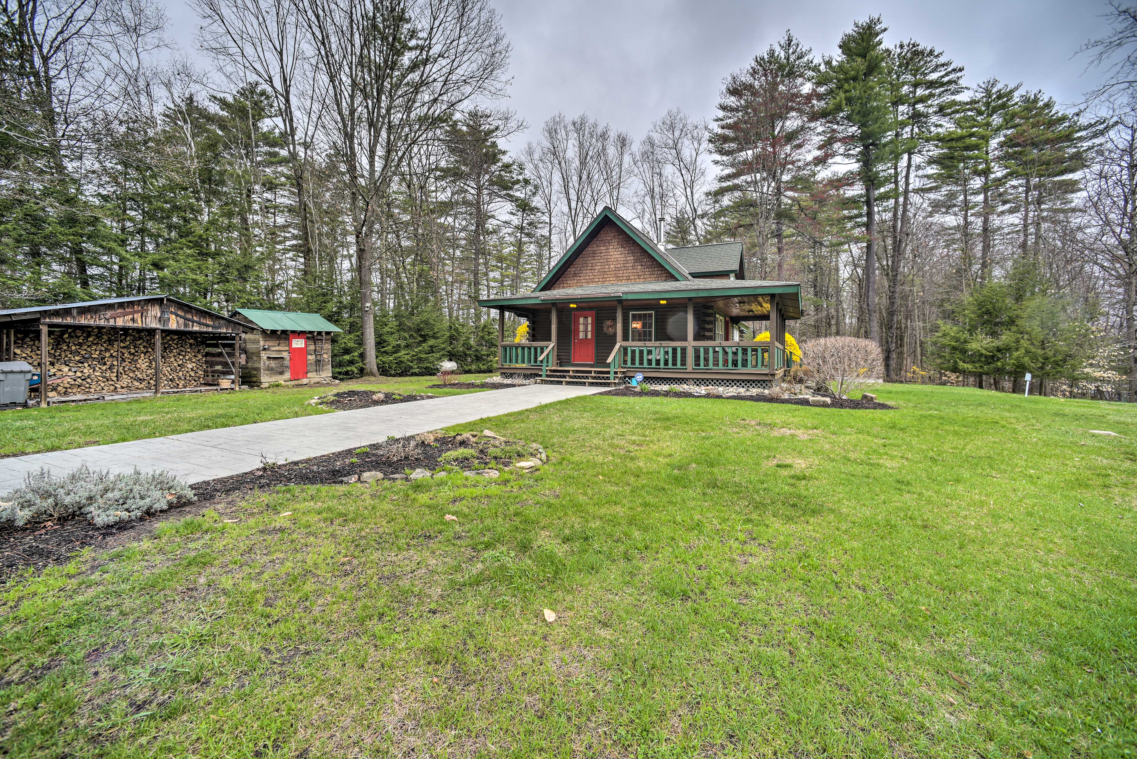 Cabin Exterior | Driveway Parking (3 Vehicles)