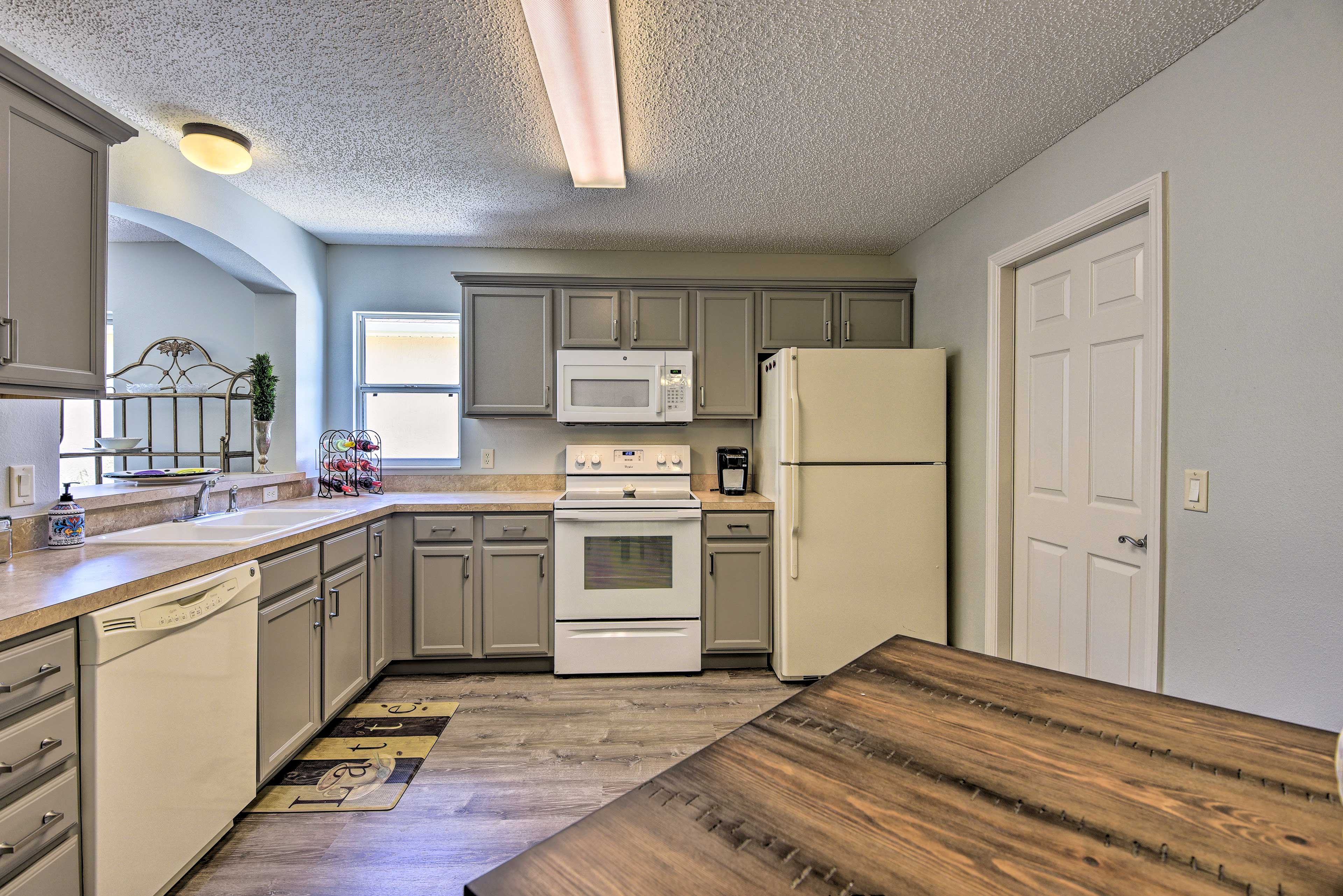 Fully Equipped Kitchen | Breakfast Bar