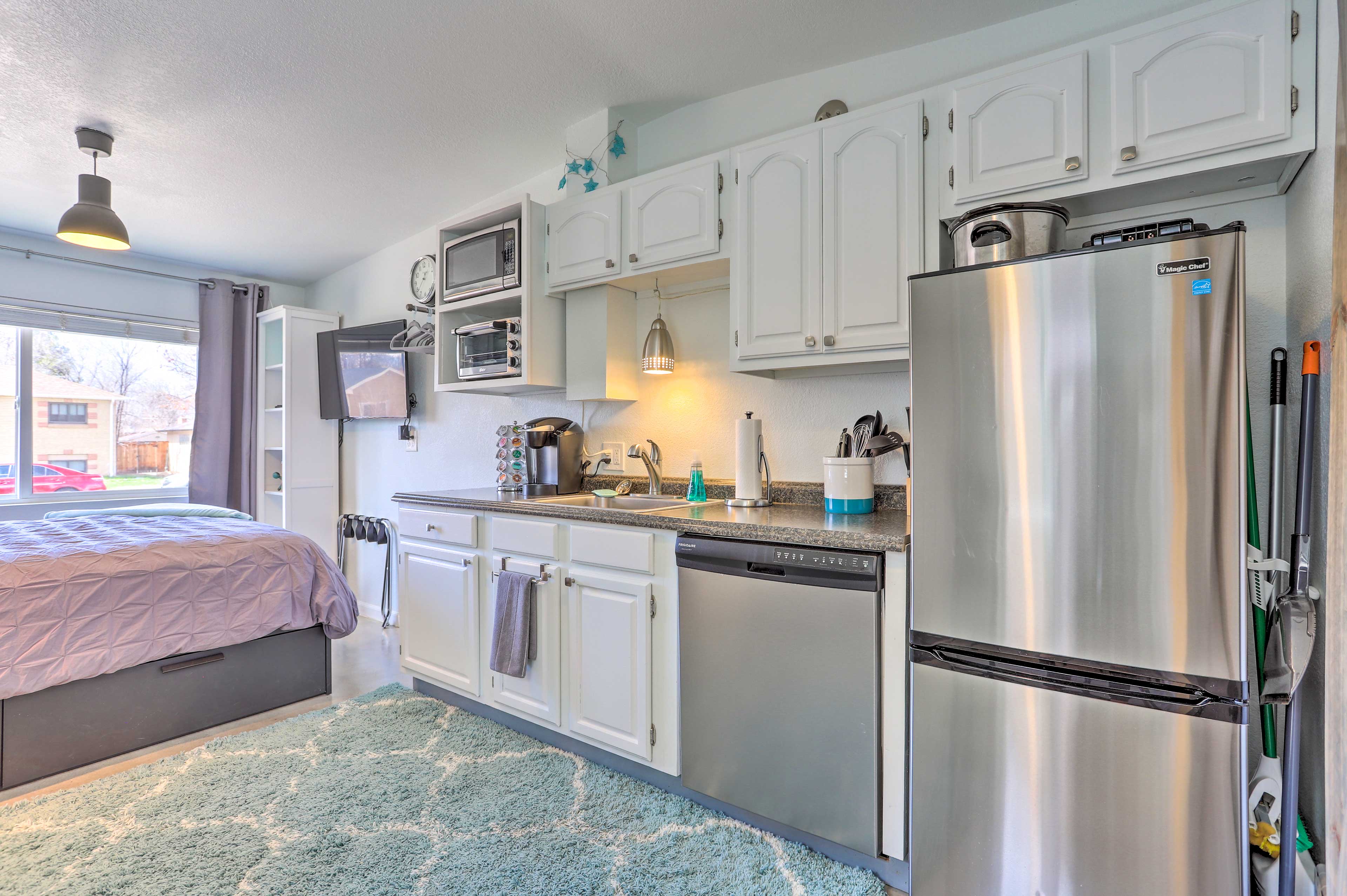 Kitchenette | Well-Equipped