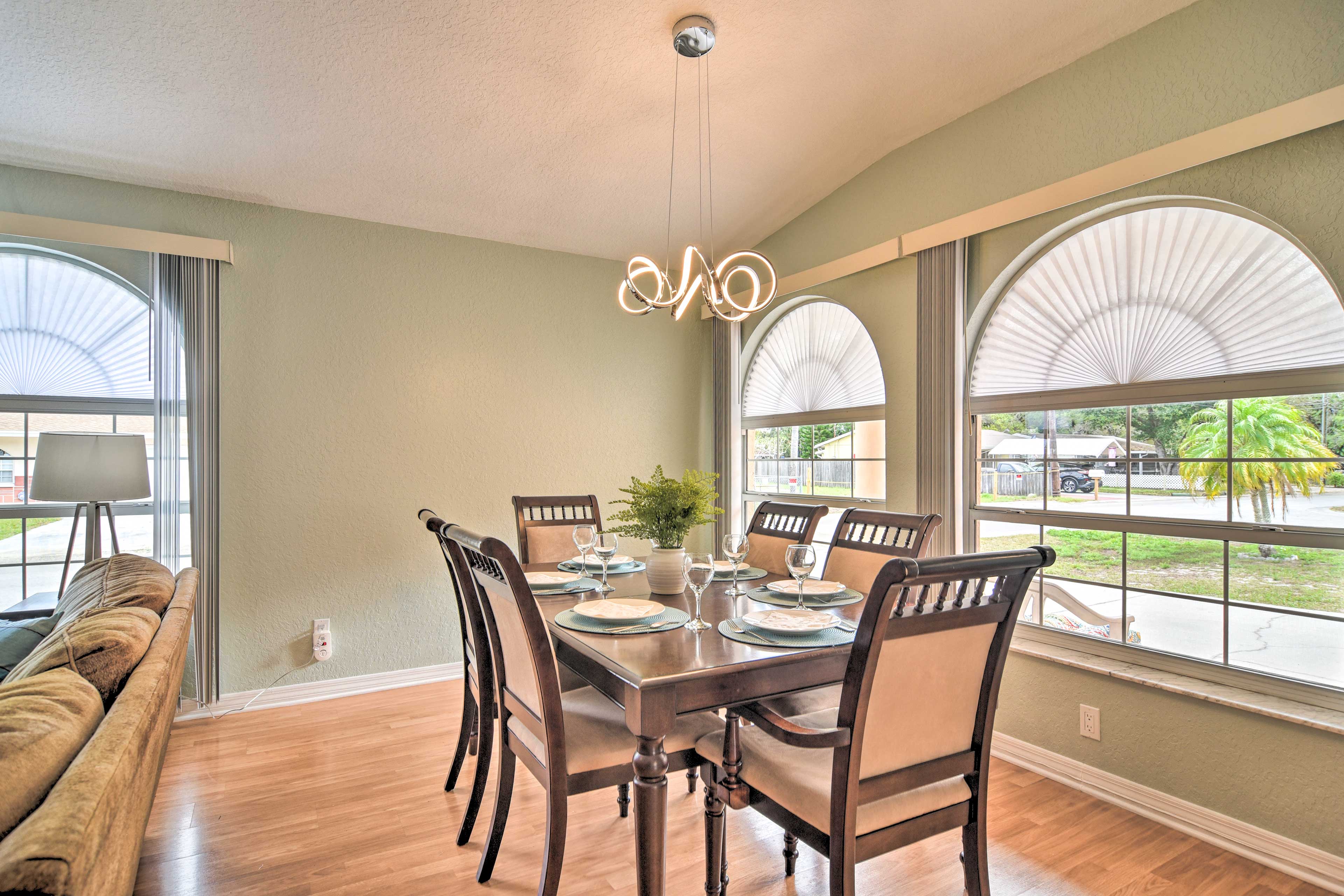 Dining Area | Dishware Provided