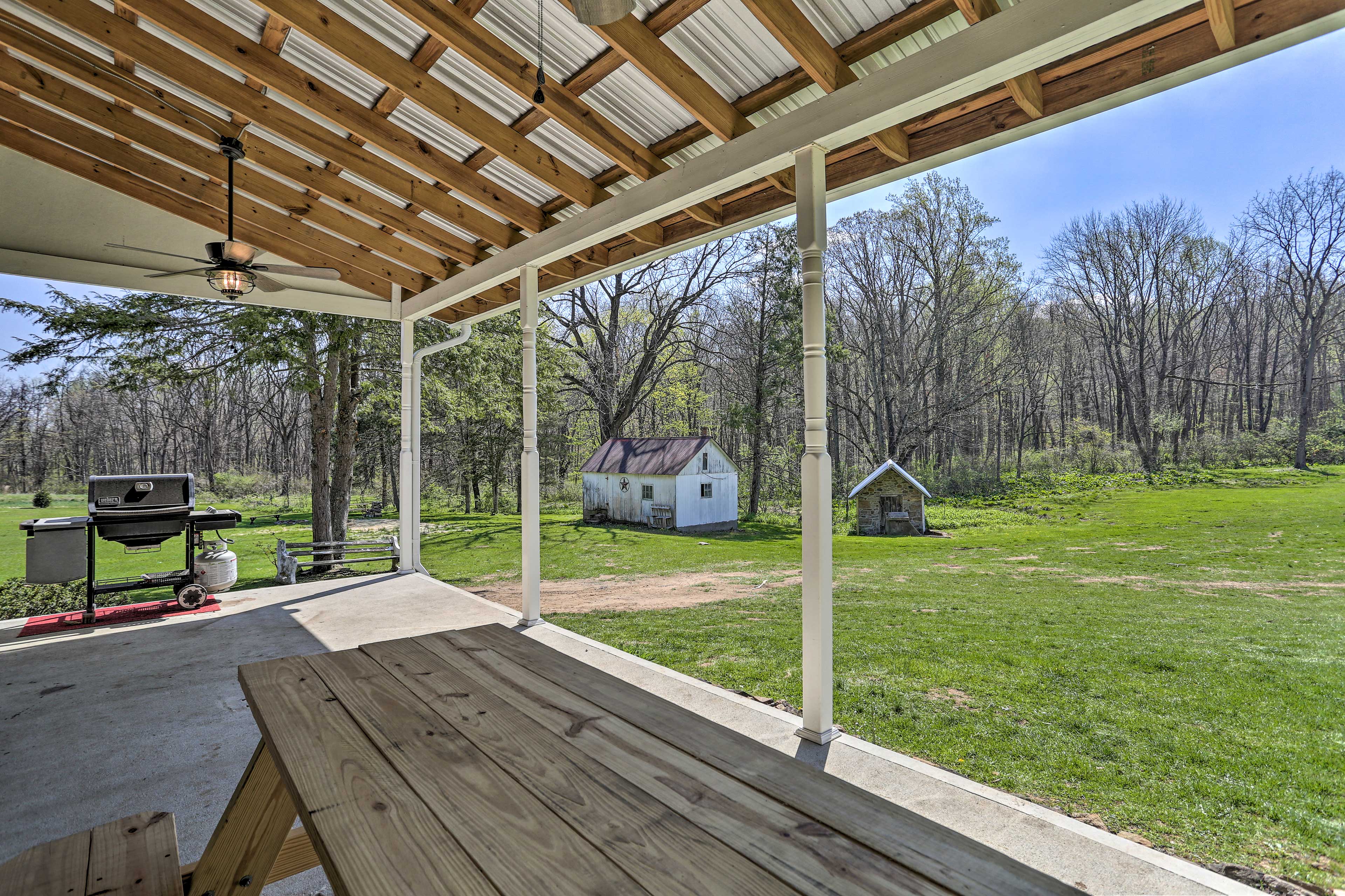 Covered Patio | Gas Grill | Working Farm