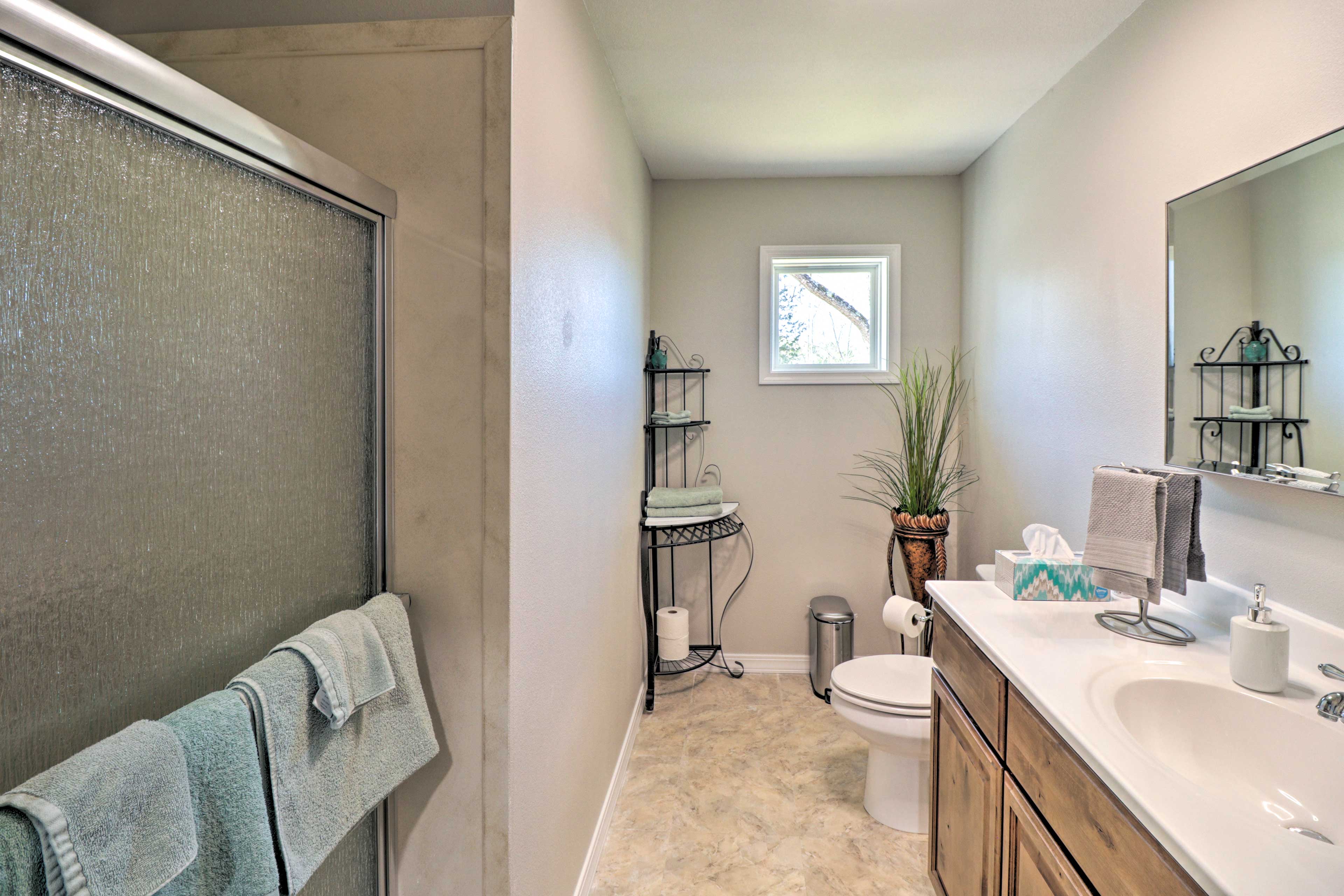 Full Bathroom | Linens & Towels | Complimentary Toiletries | Hair Dryer