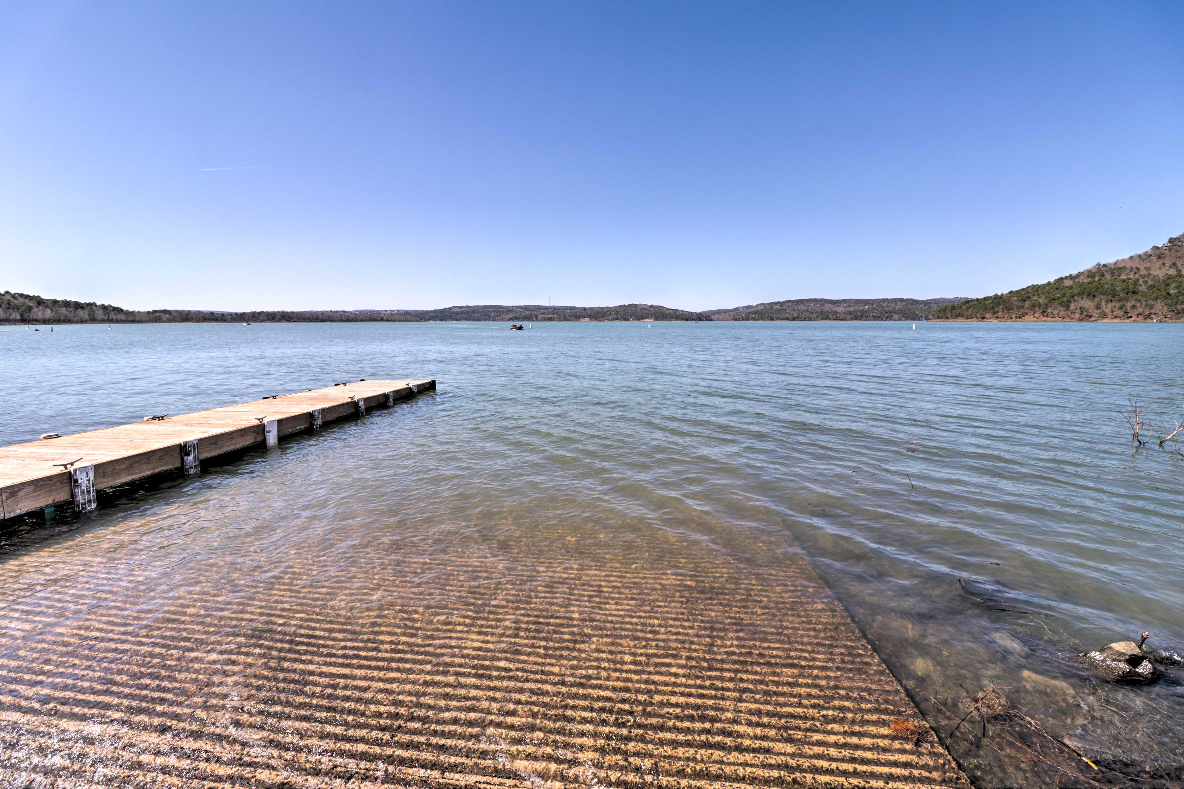 Nearby Attraction | Greers Ferry Lake | Peters Sugar Loaf Marina (0.8 miles)