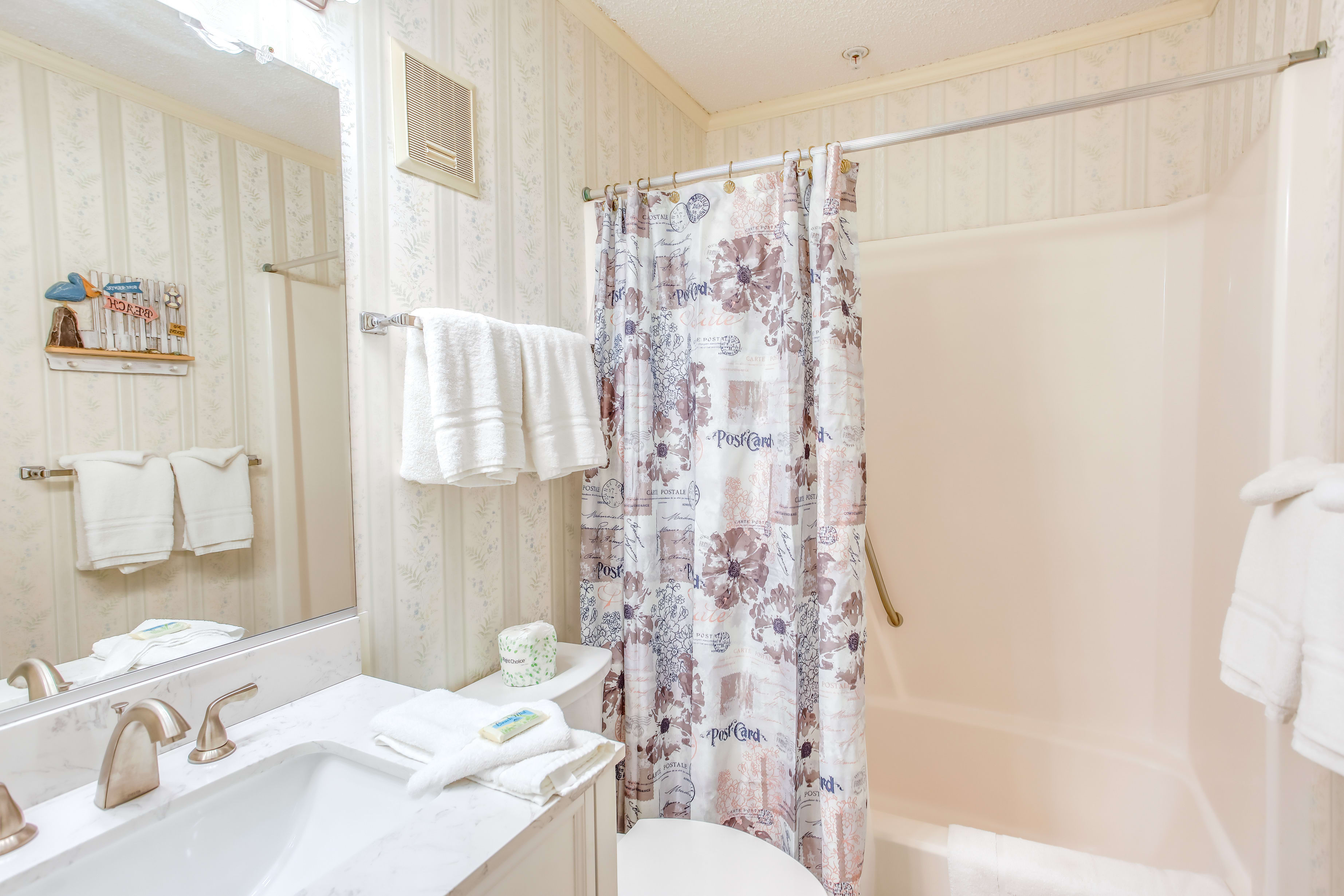 En-Suite Bathroom | Towels Provided