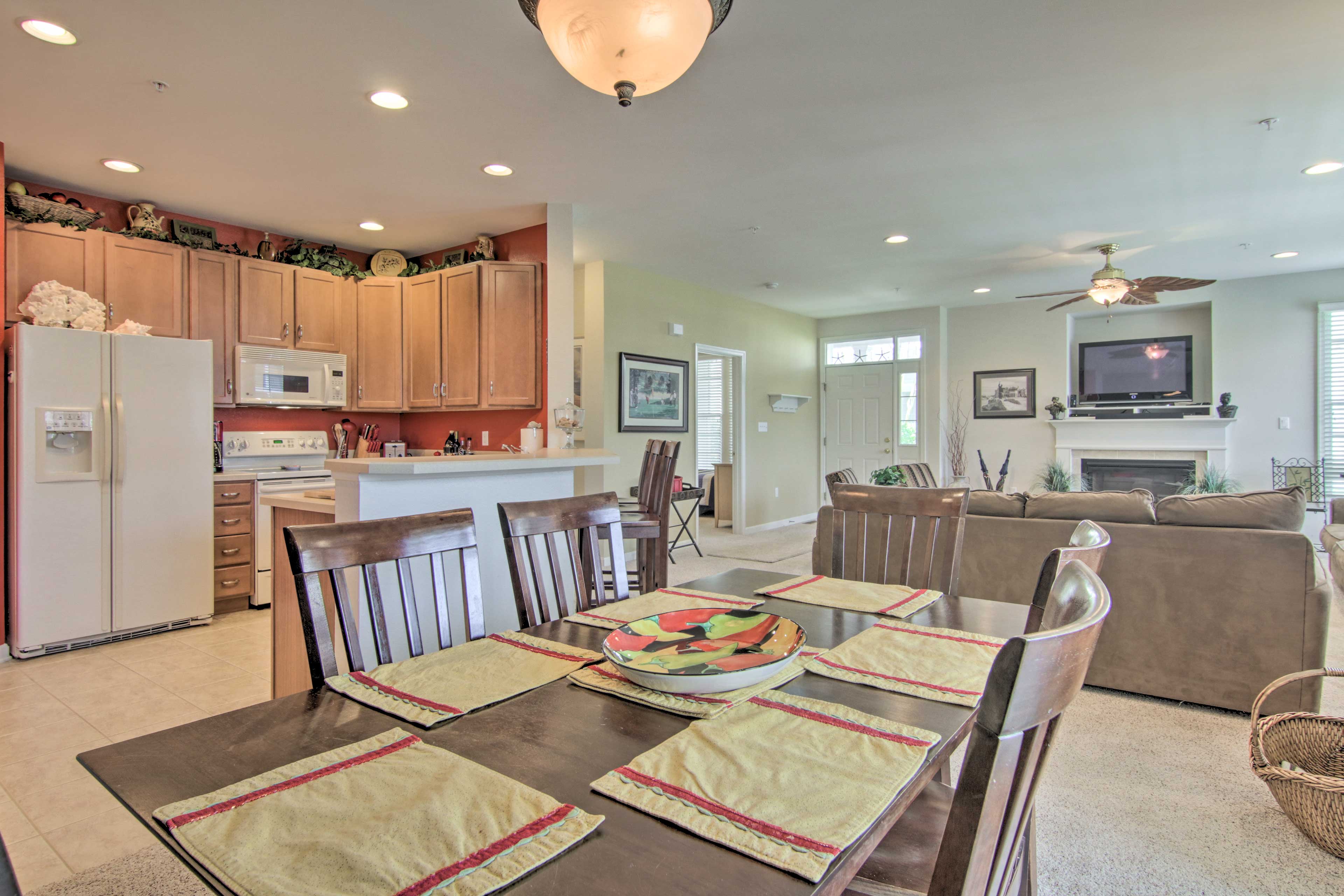 Dining Area | Dishware/Flatware