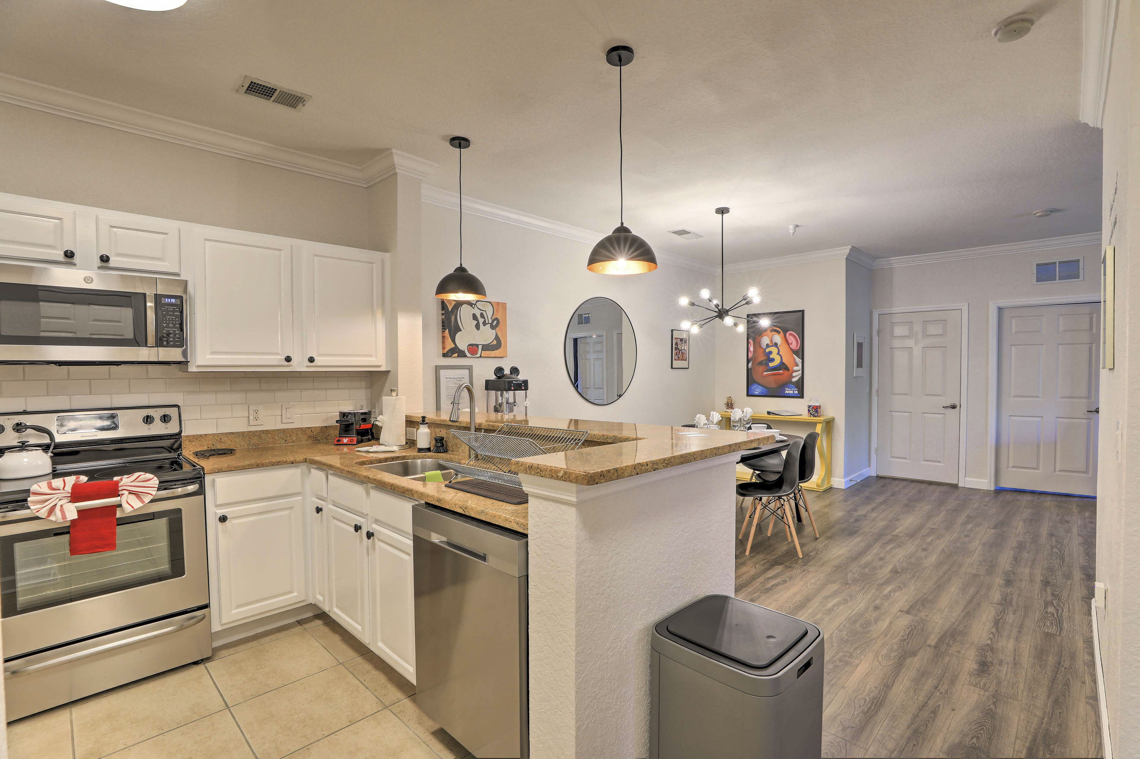 Kitchen | Fully Equipped w/ Cooking Basics