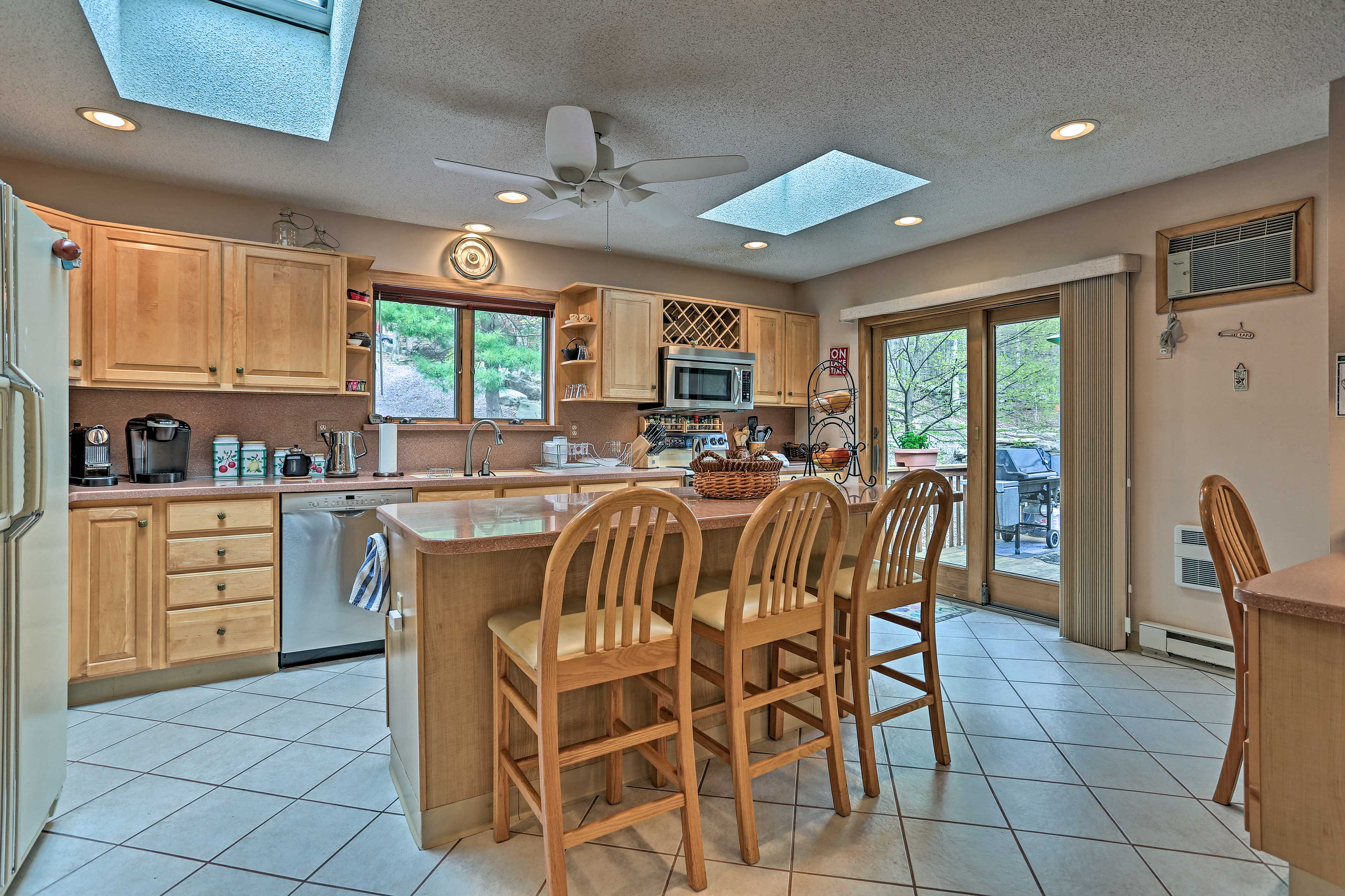 Kitchen | Fully Equipped w/ Cooking Basics