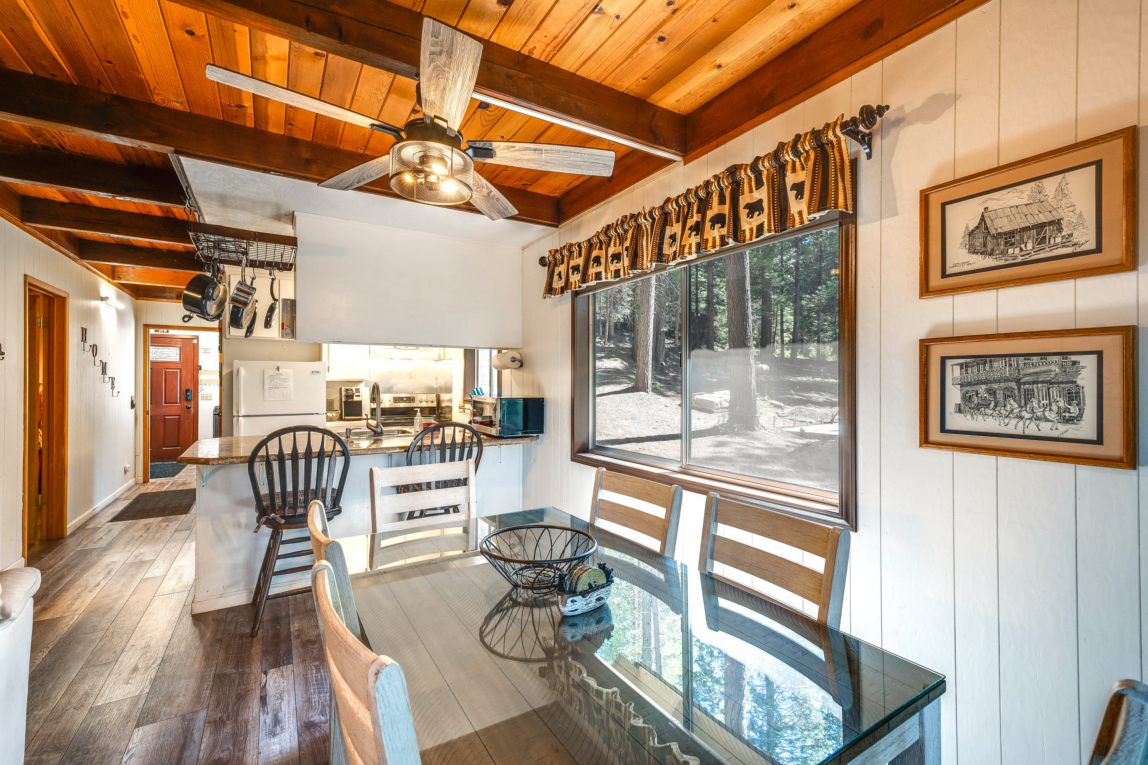 Dining Area | Dishes & Flatware Provided