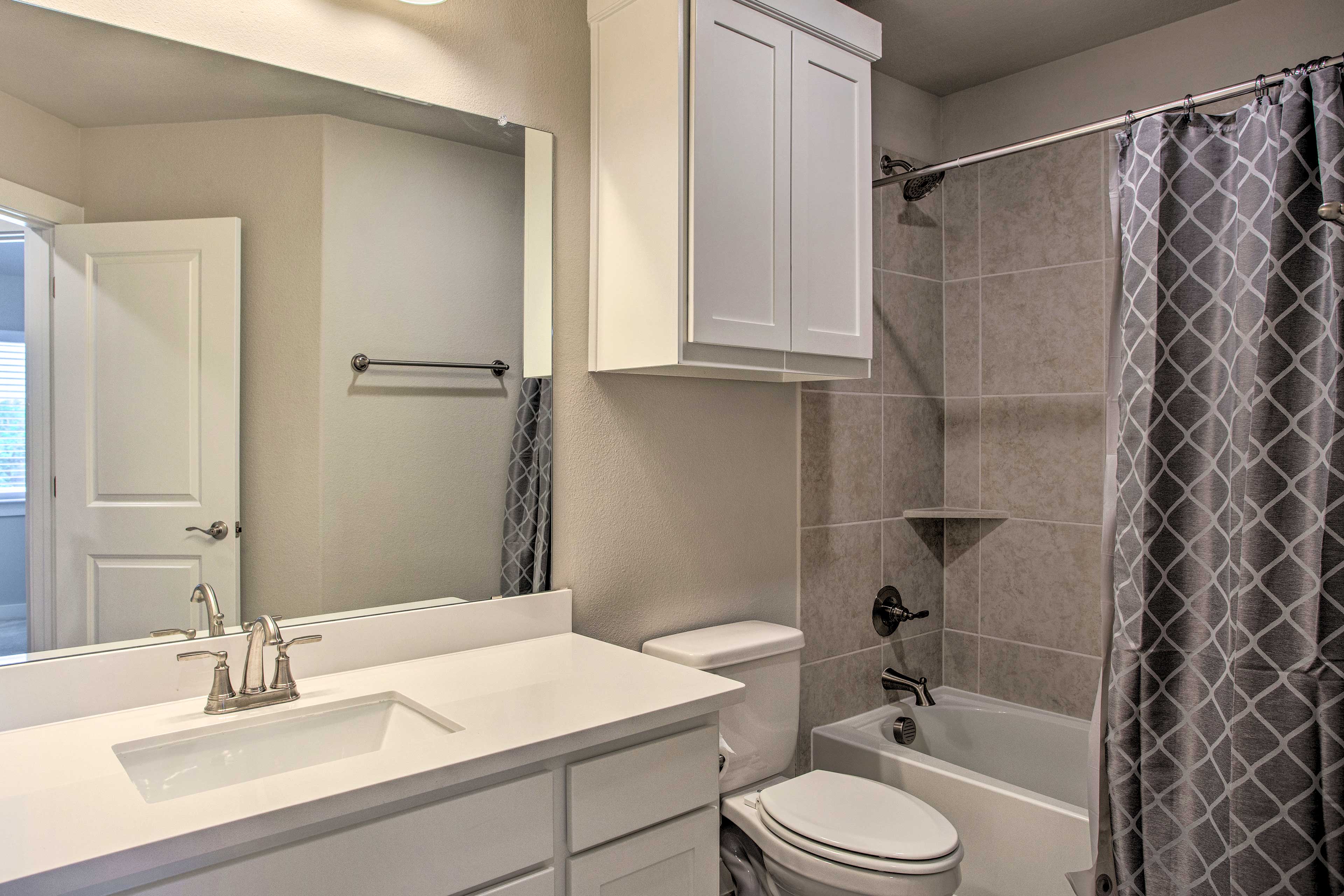 En-Suite Bathroom | Towels Provided