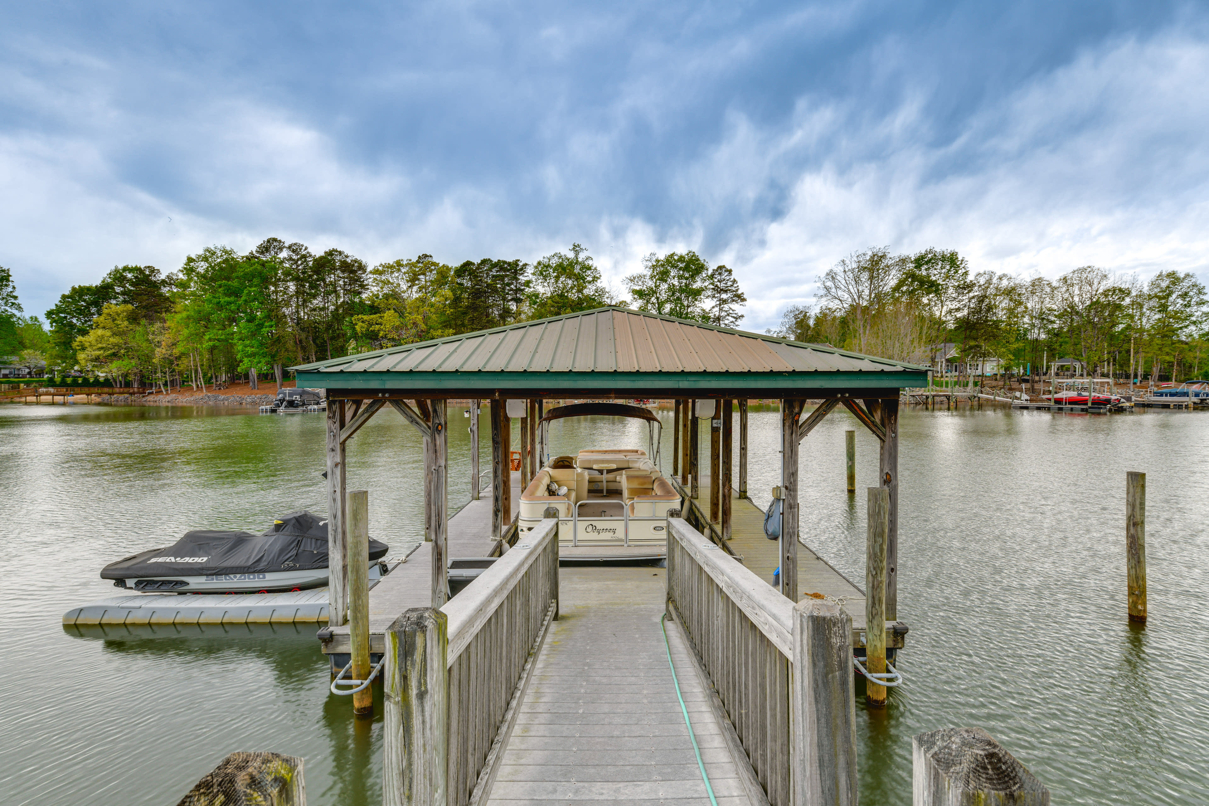 Boat Dock (Pontoon & Jet Ski Not for Guest Use)