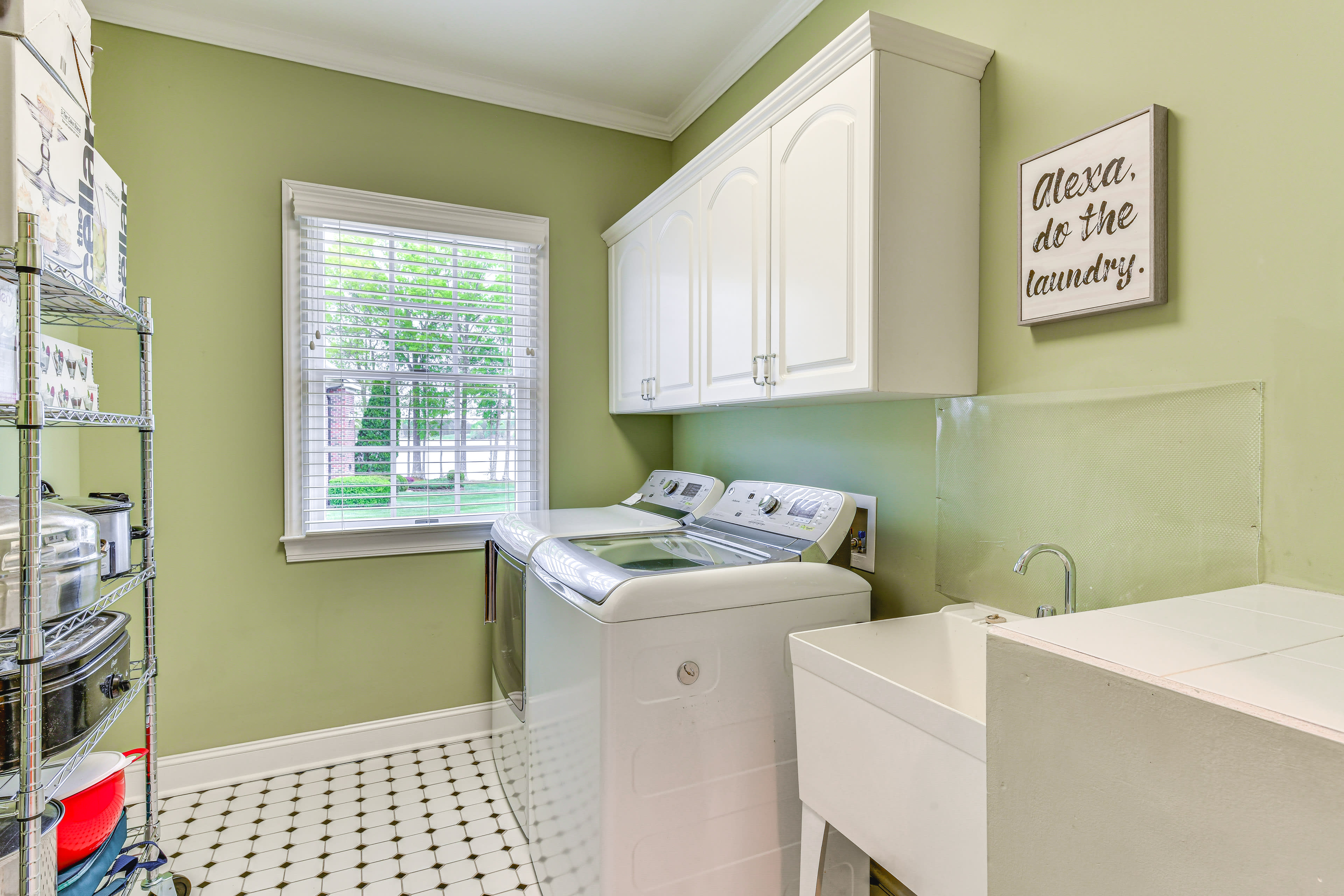 Laundry Room | Washer & Dryer