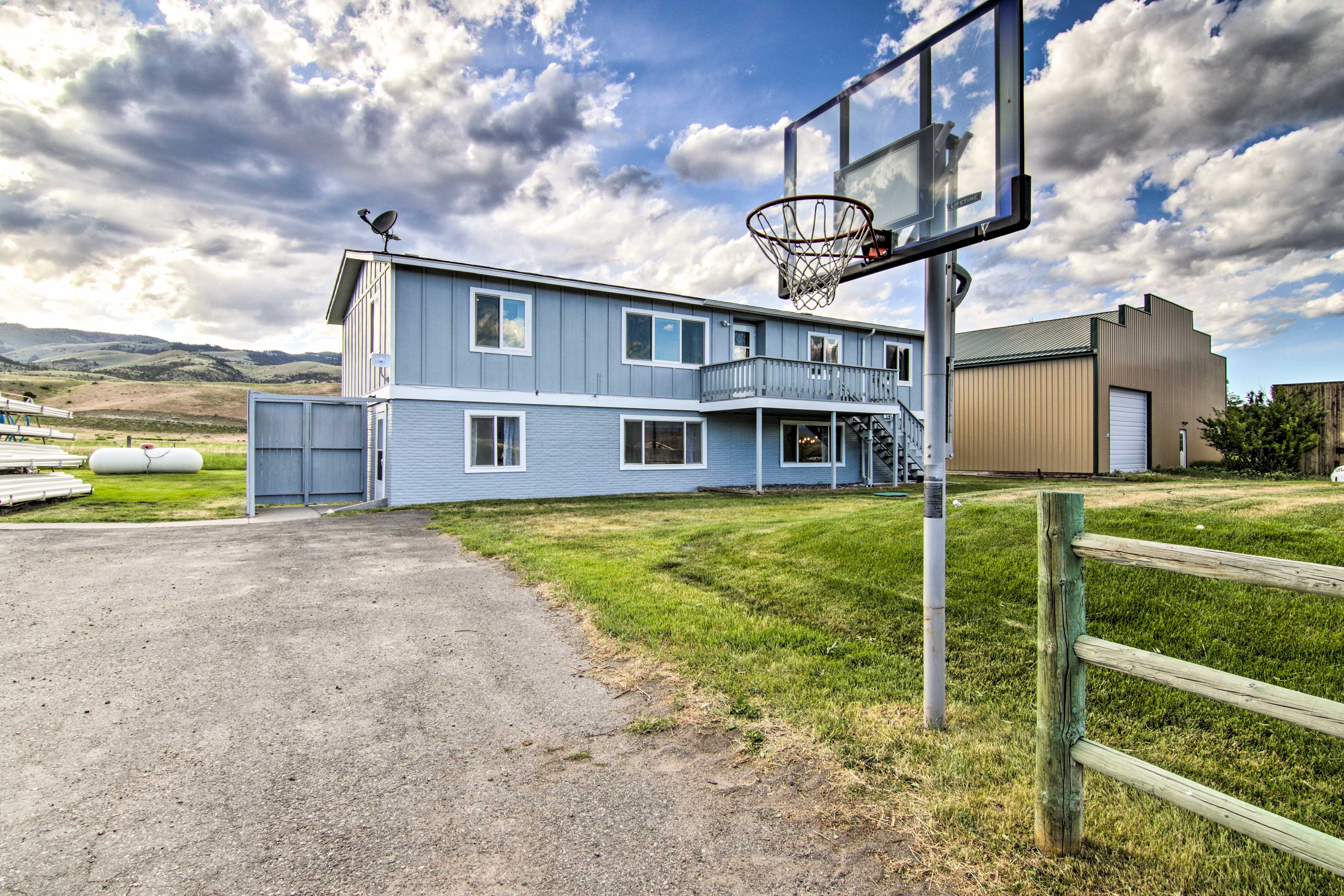 Shared Amenities | Basketball Hoop