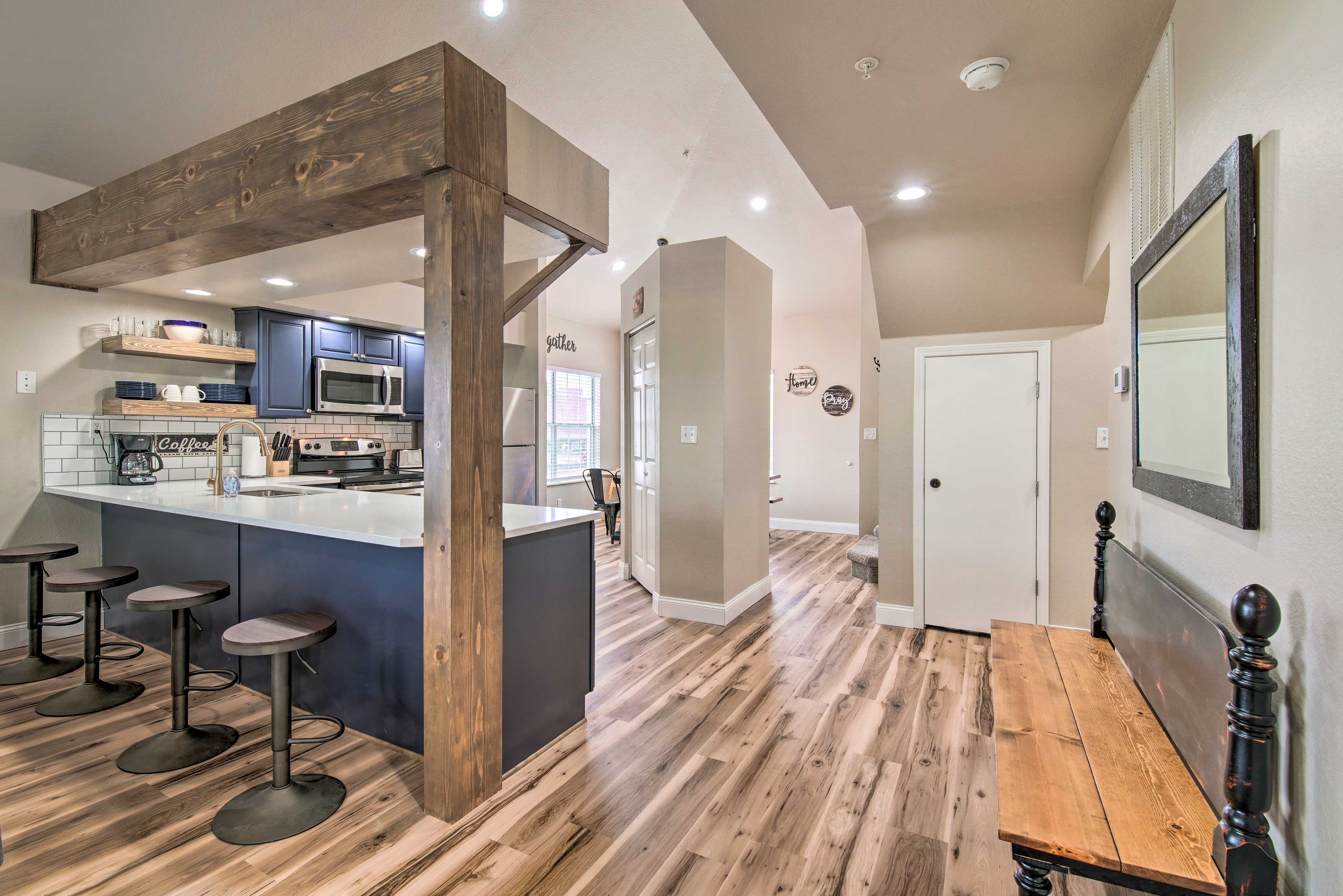 Additional Dining Area | Breakfast Bar