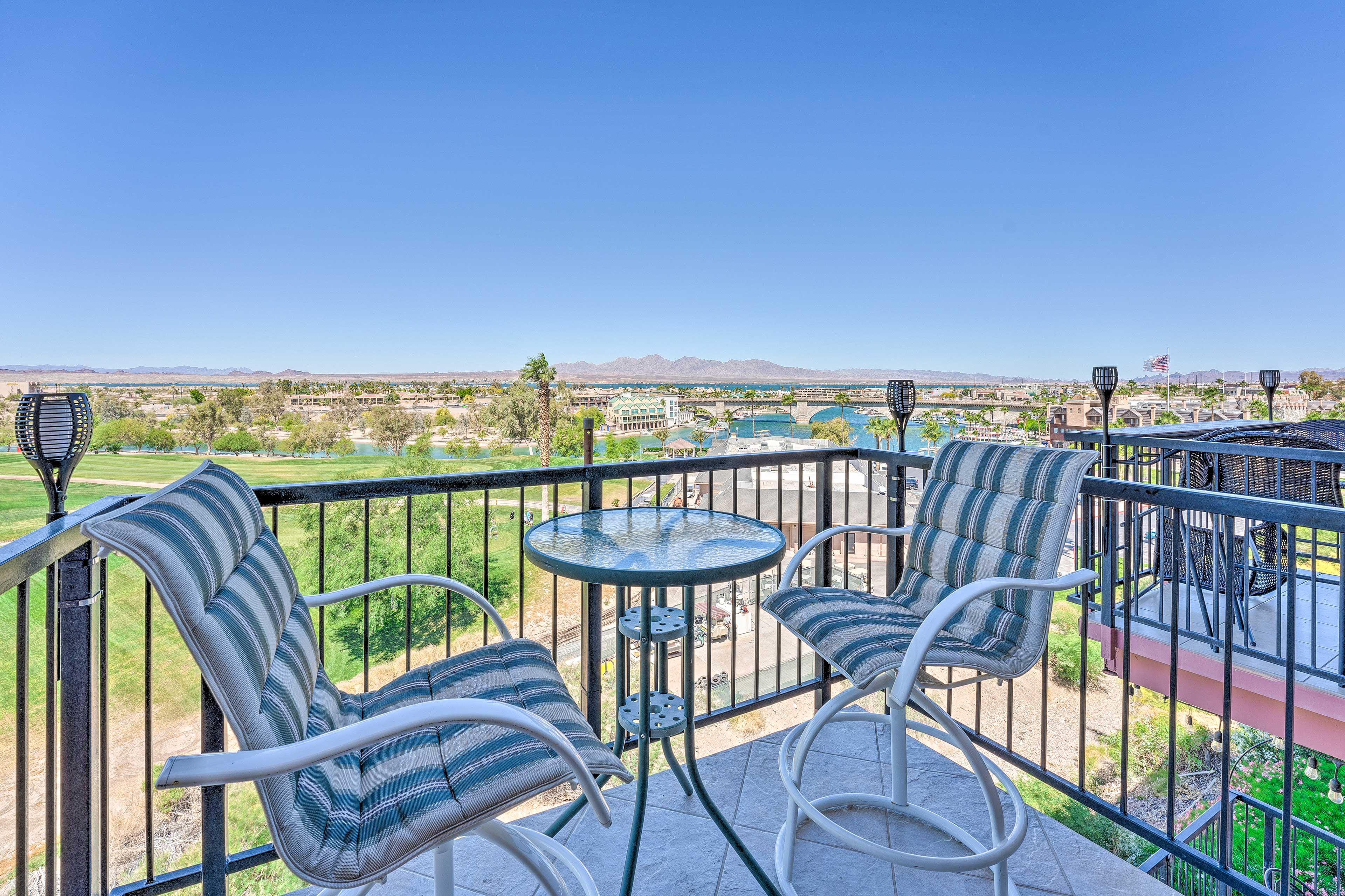 Private Balcony | Dining Set