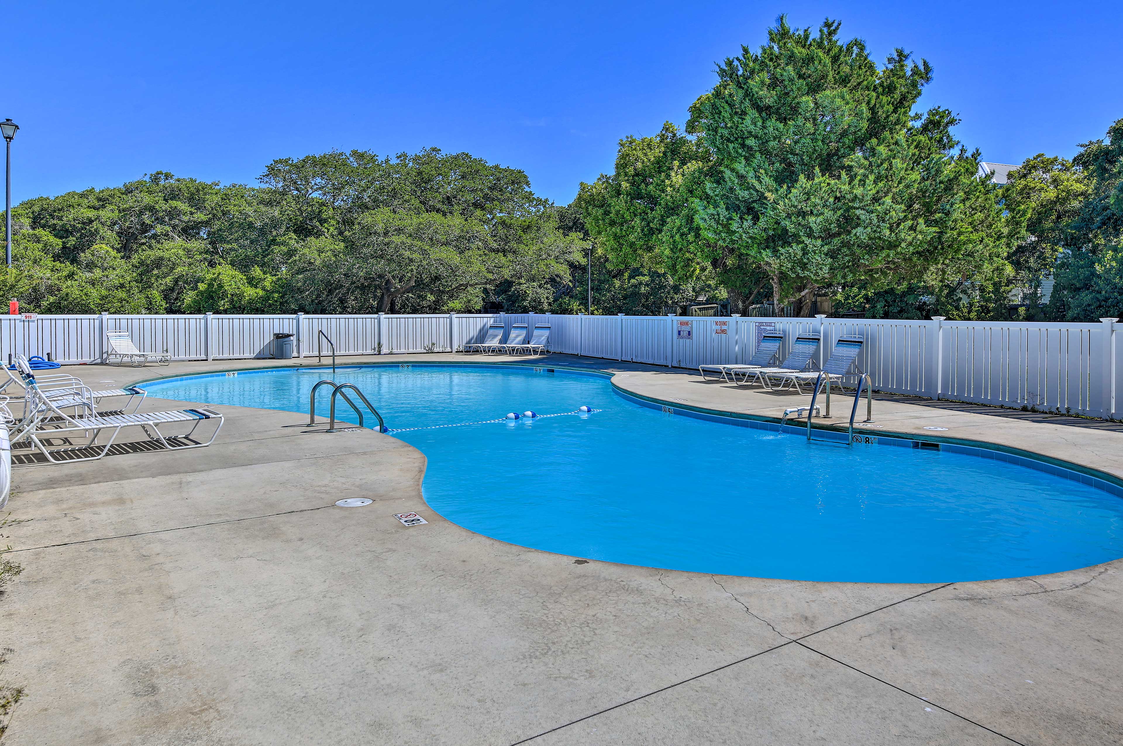 Emerald Isle Community Pool