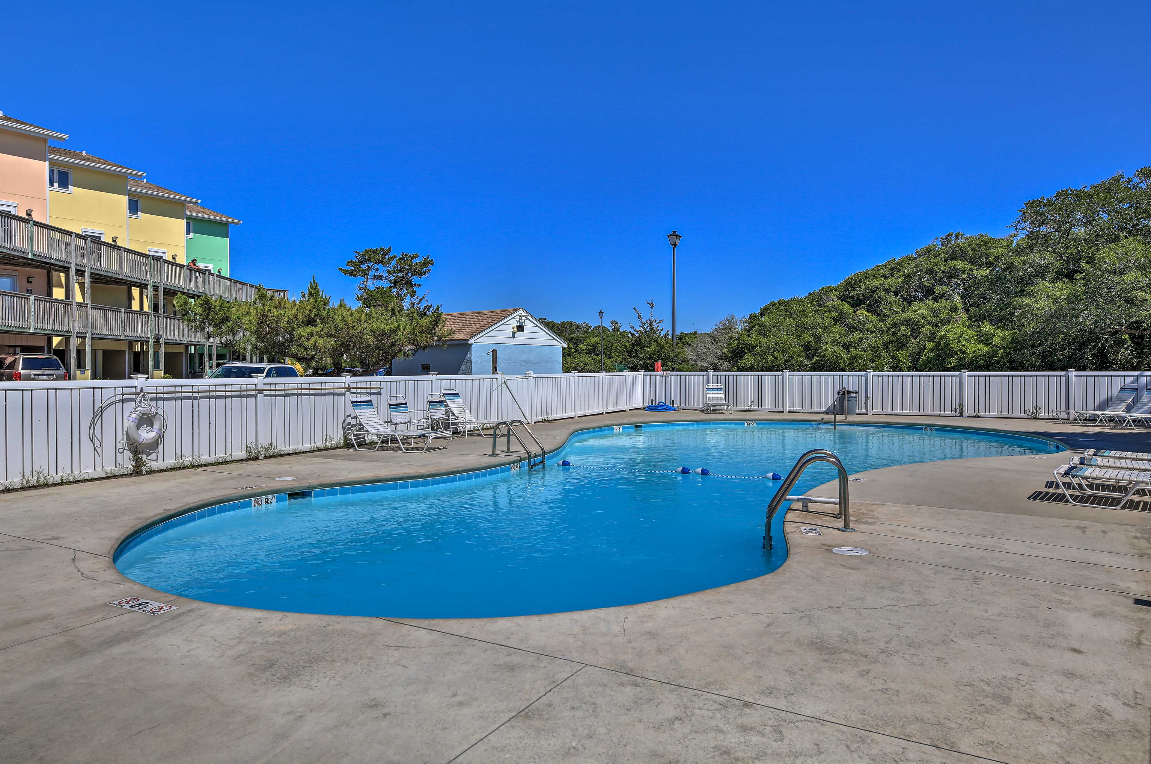 Emerald Isle Community Pool