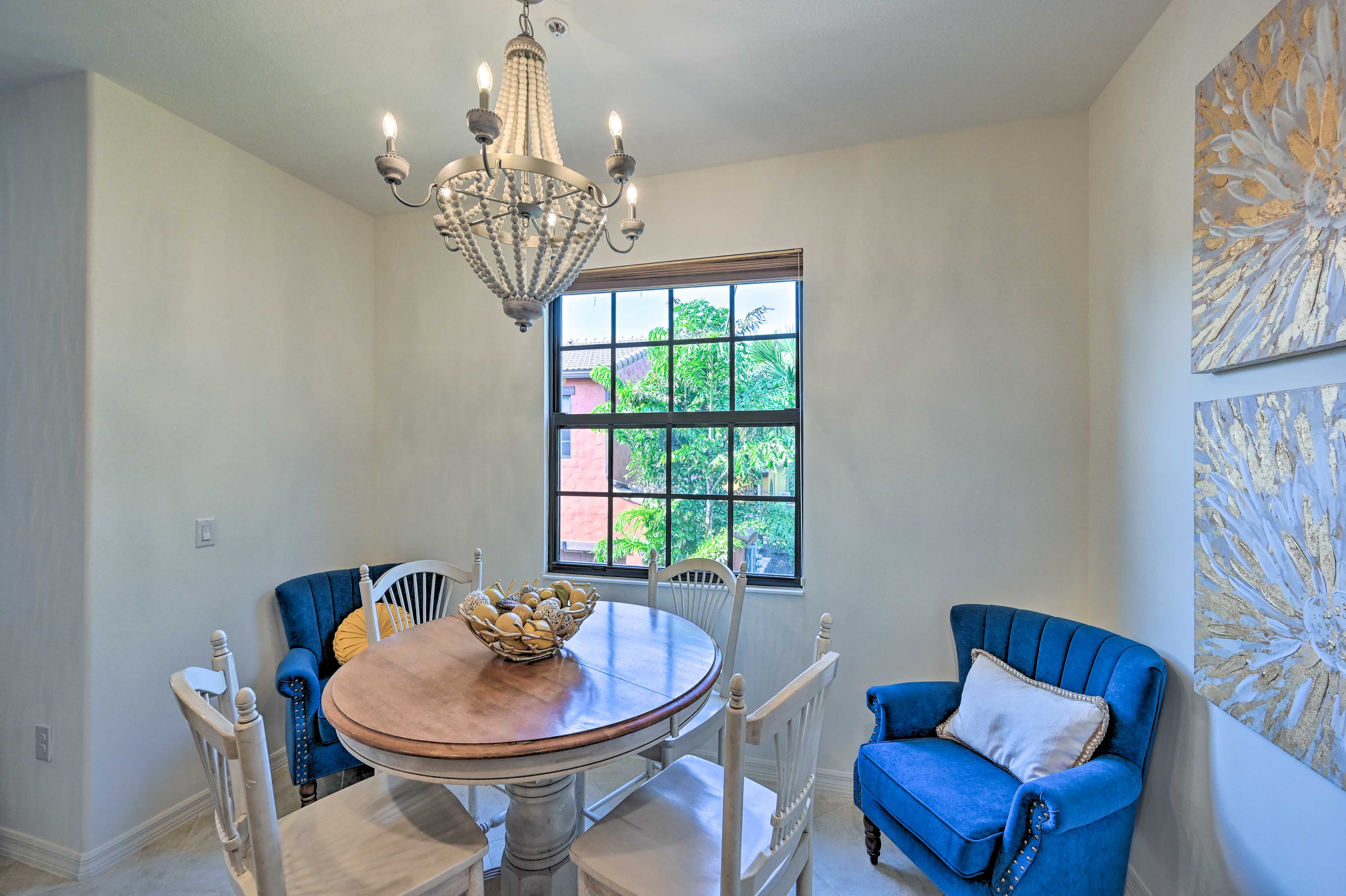 Dining Area | Dishware/Flatware