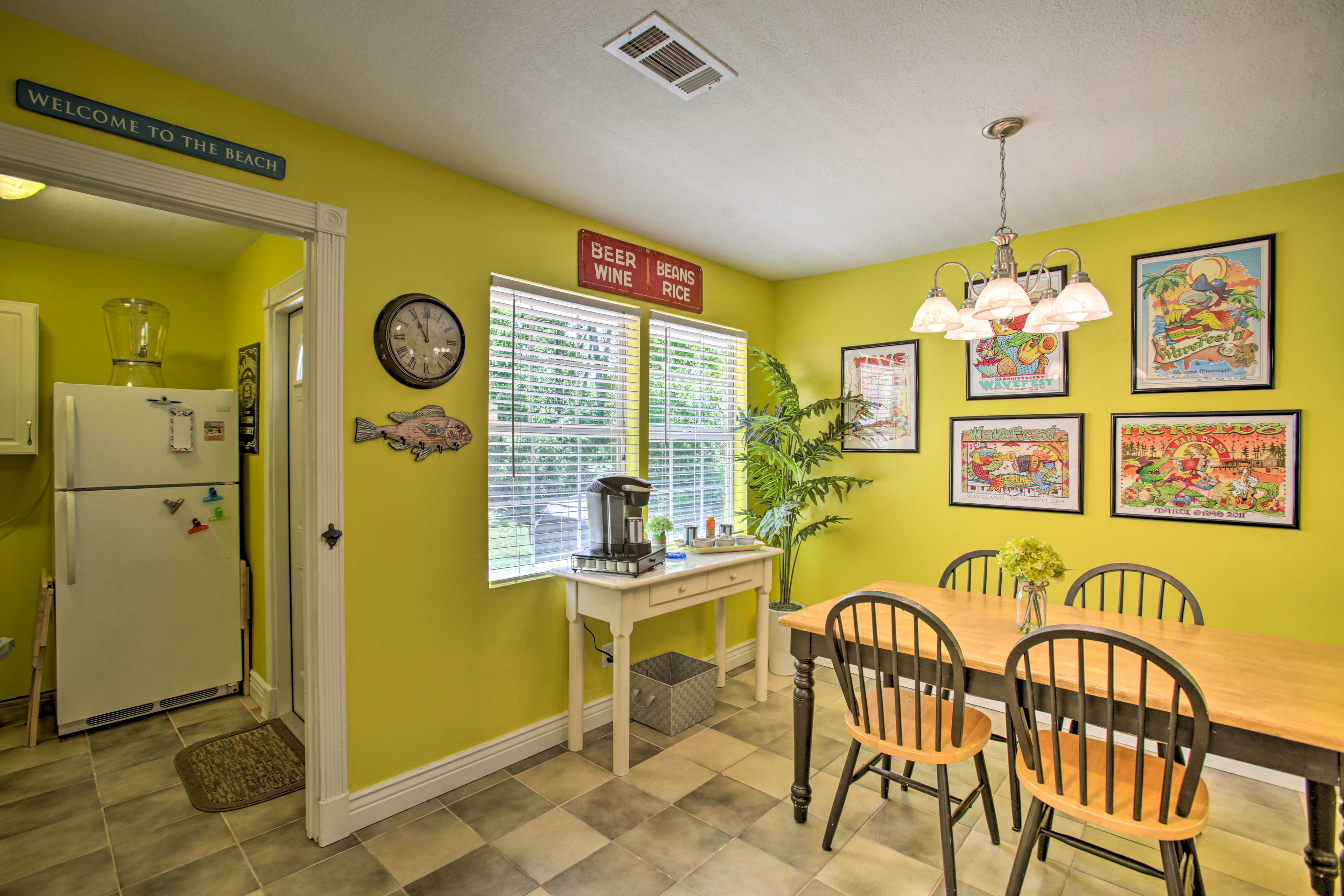 Dining Room | Dishware & Flatware Provided