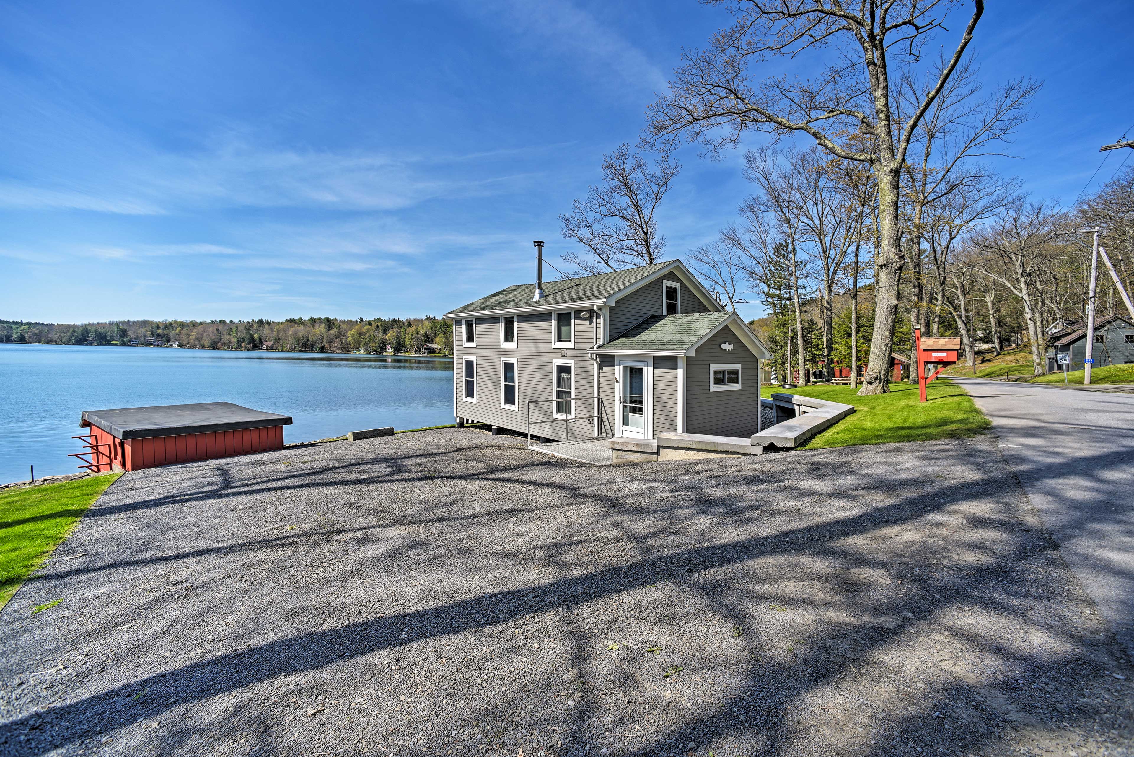 Property Exterior | Driveway (2 Vehicles)