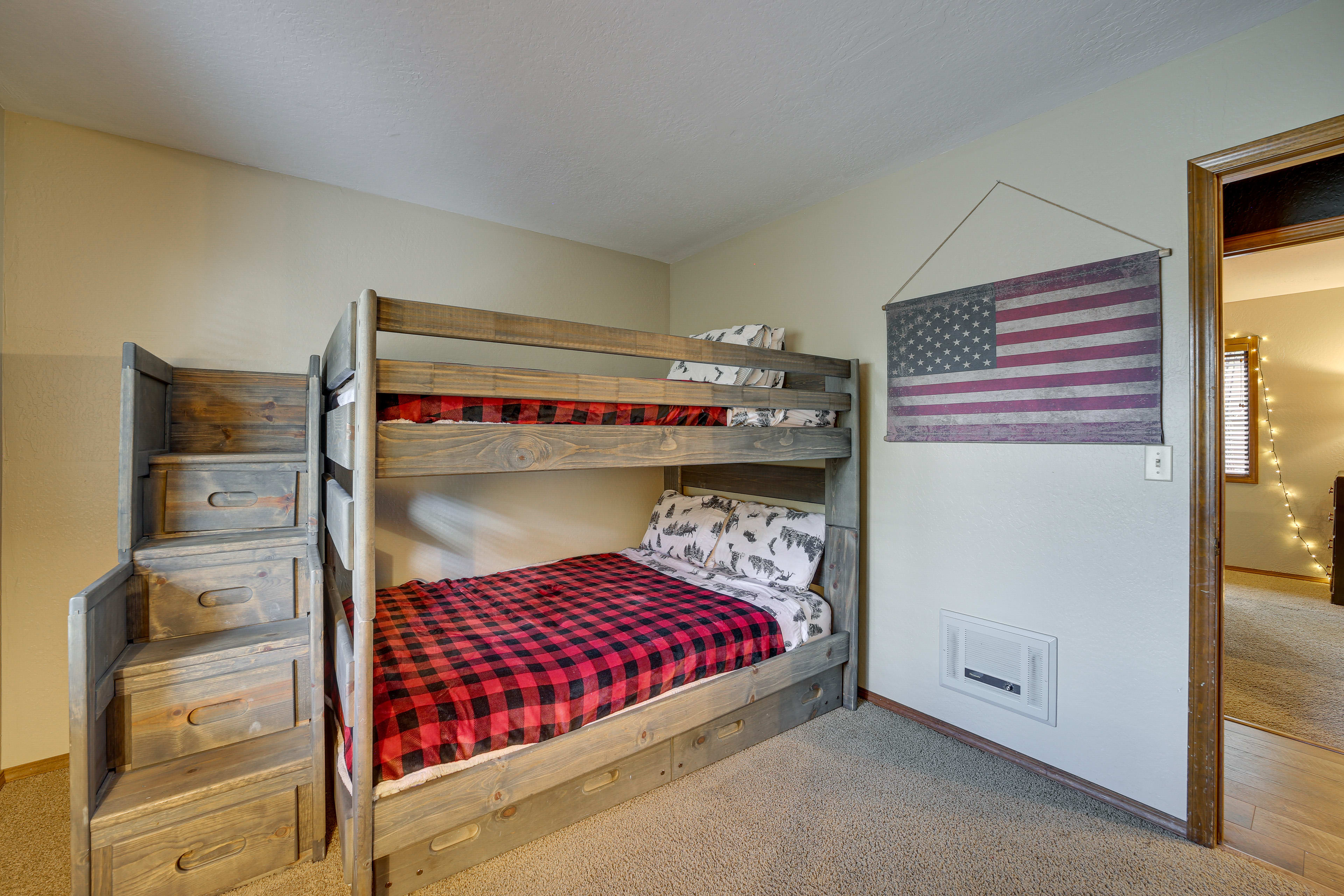 Bedroom 3 | Twin/Full Bunk Bed w/ Twin Trundle