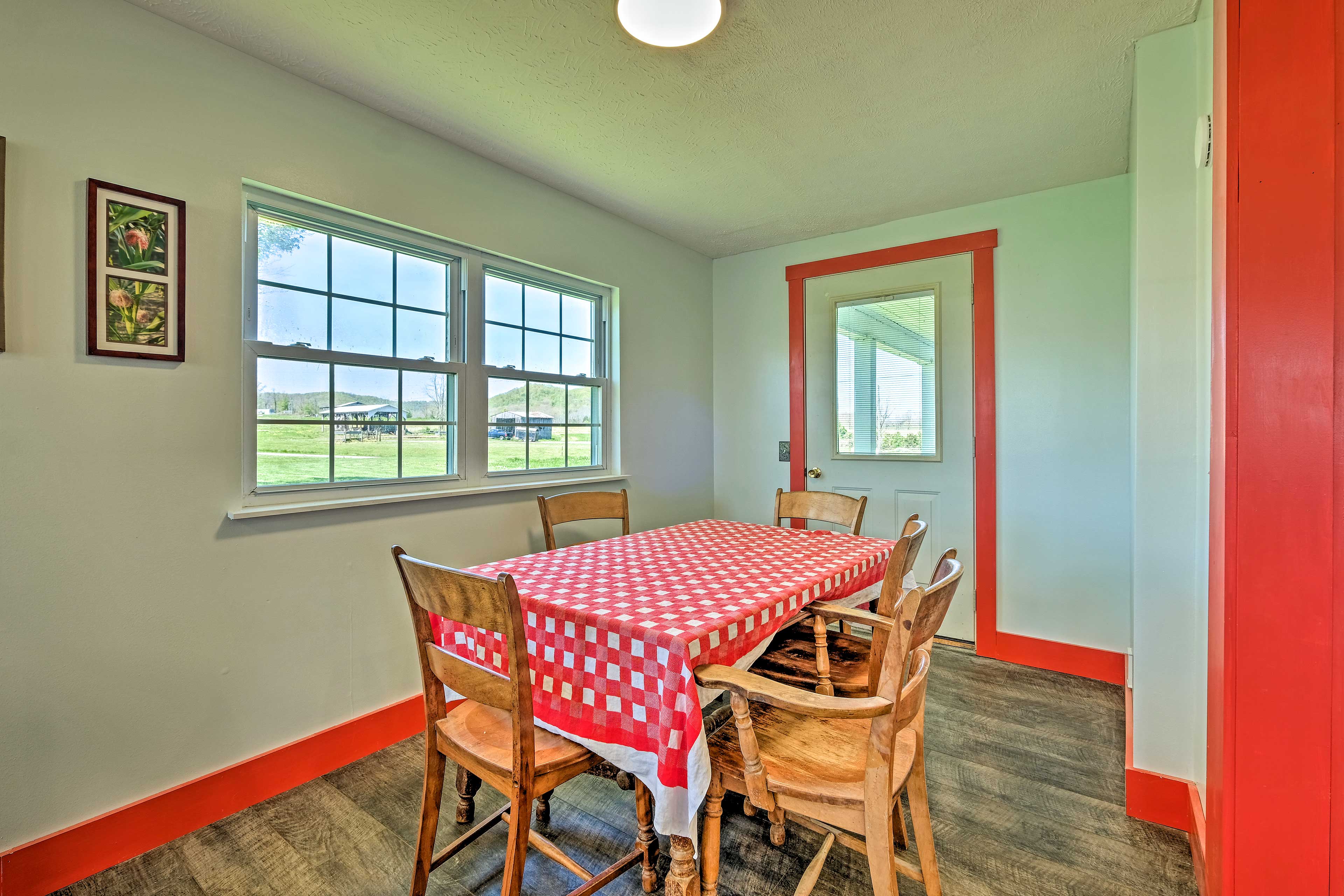 Dining Room | Dishware/Flatware Provided