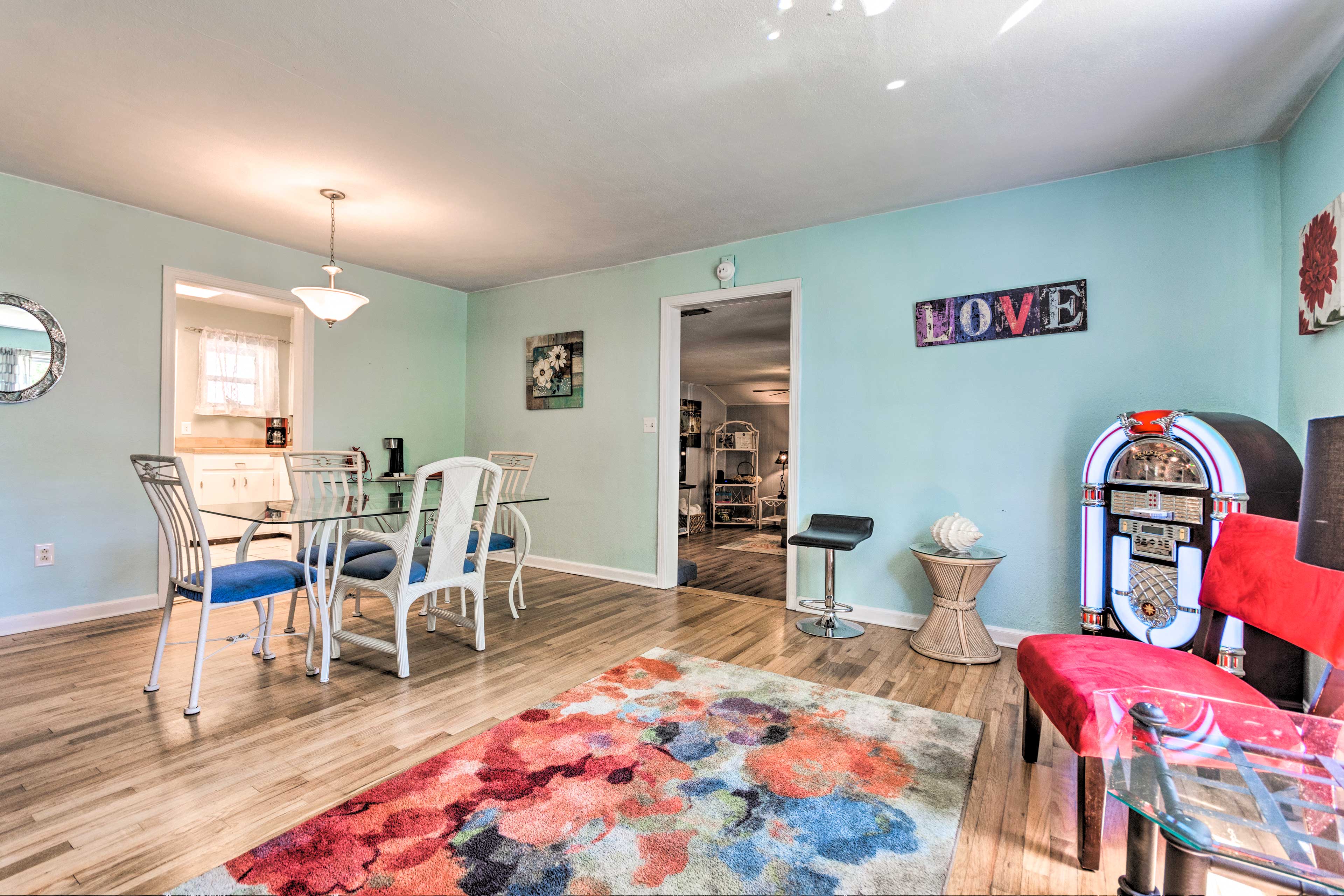 Dining Room | Dishware Provided