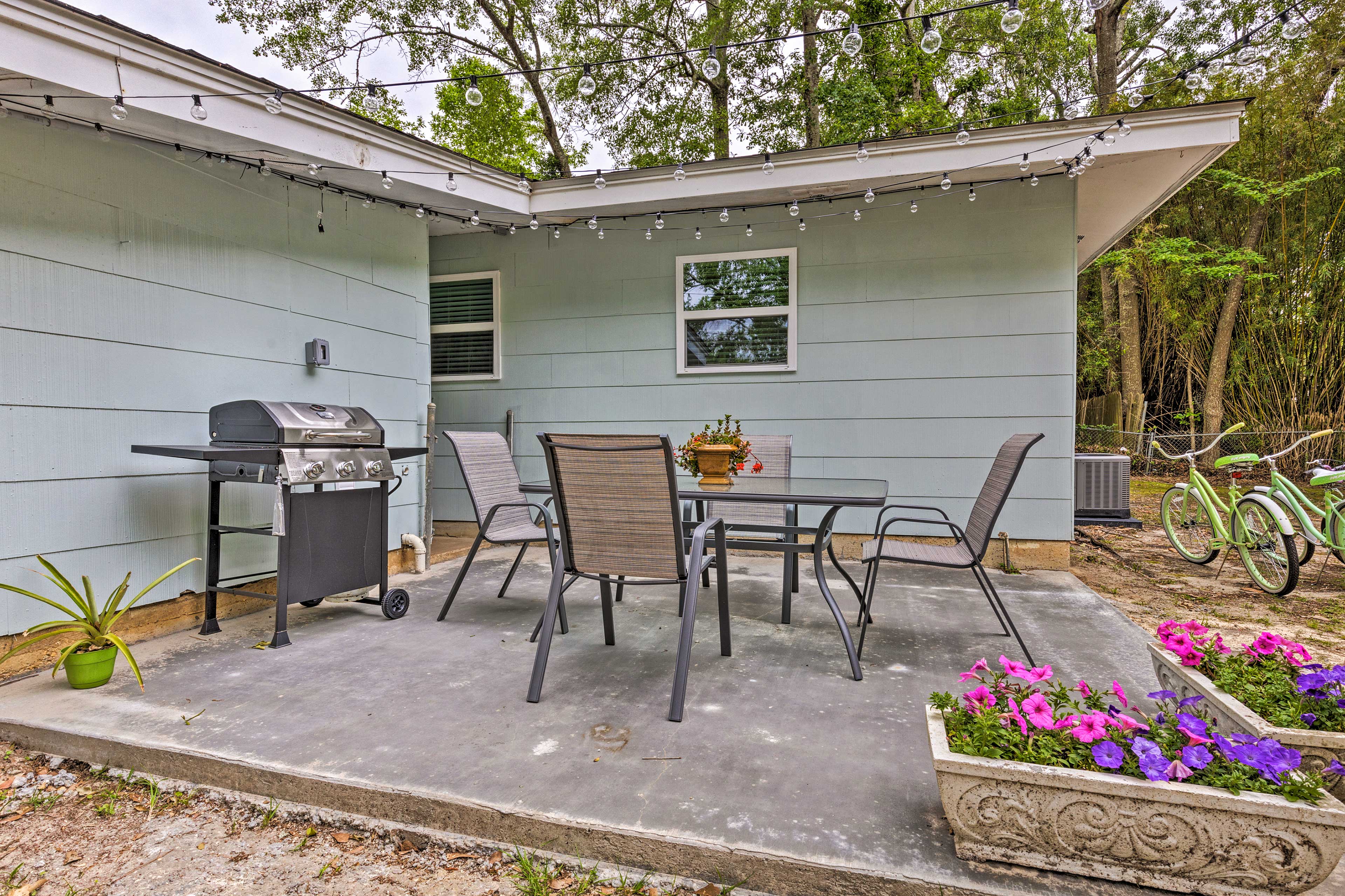 Private Backyard | Gas Grill