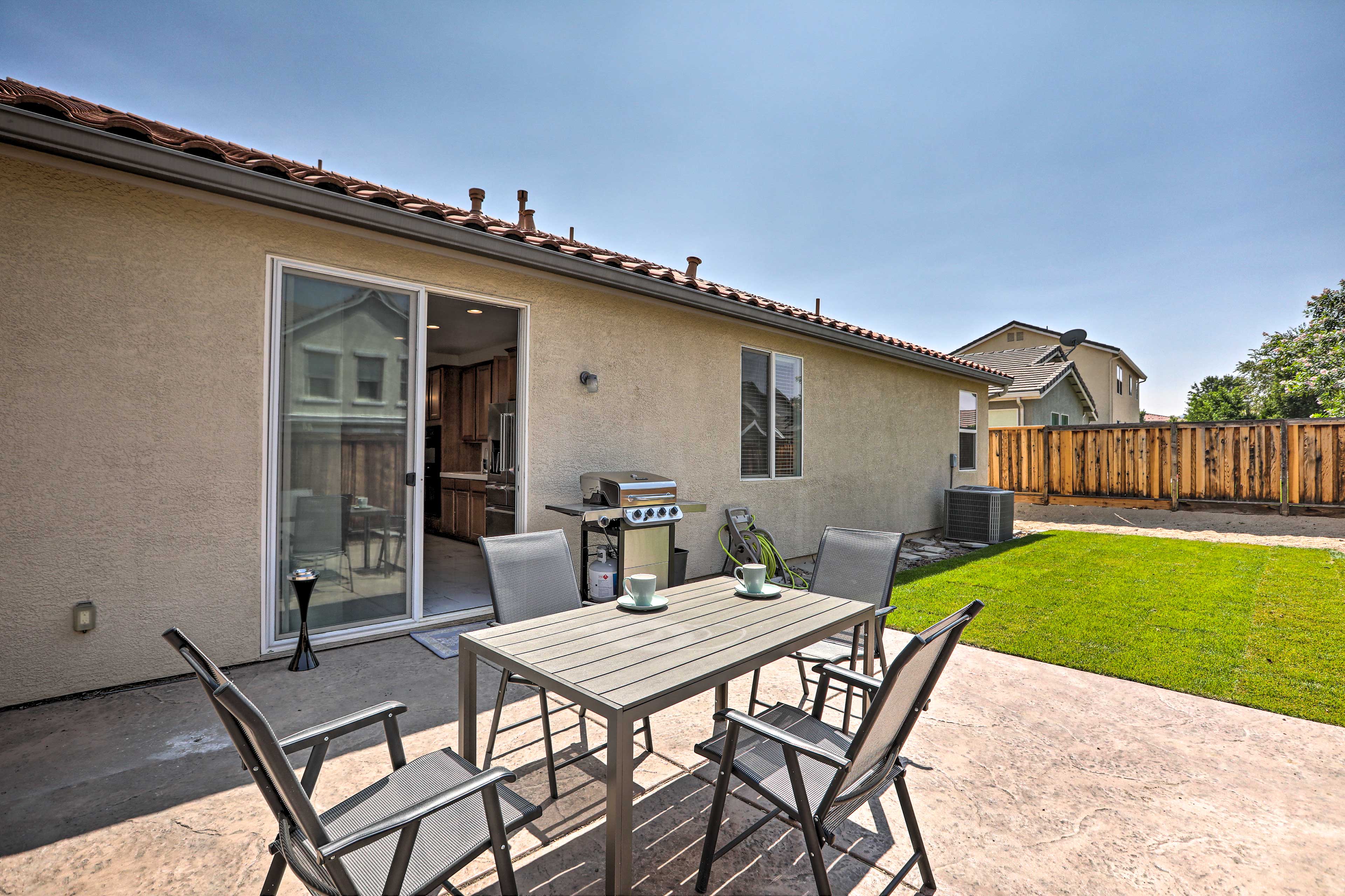 Backyard | Gas Grill | Fire Pit