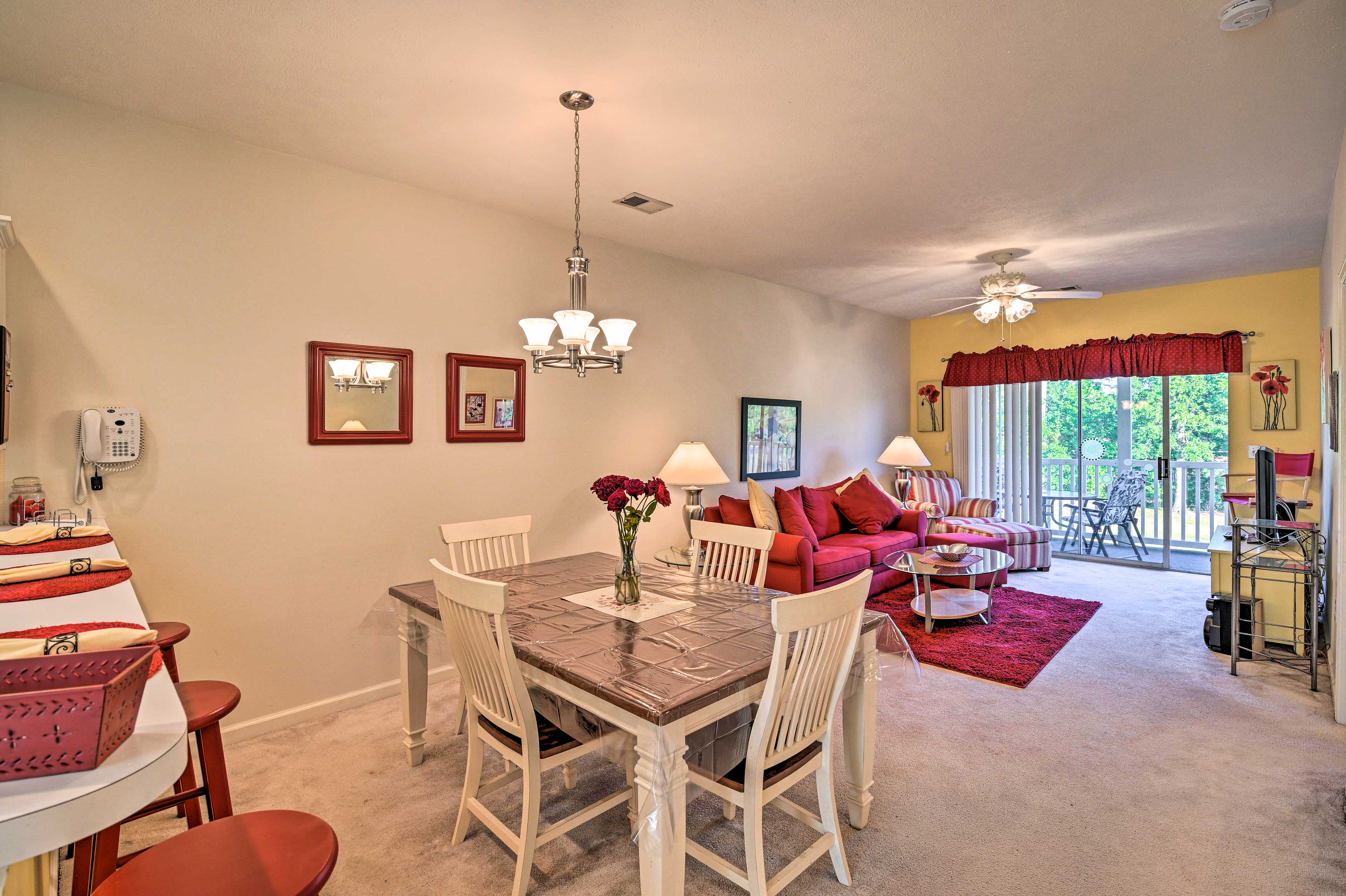 Dining Area | Dishware/Flatware Provided