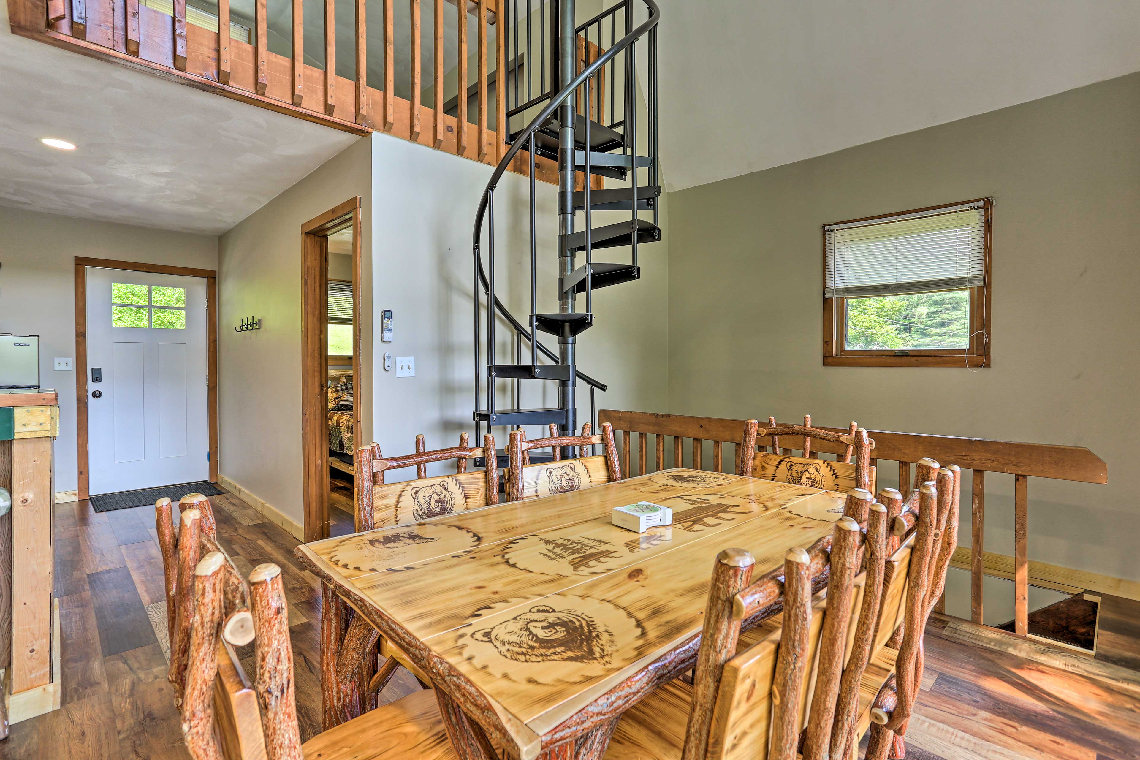 Dining Area | Main Floor | Dishware & Flatware Provided