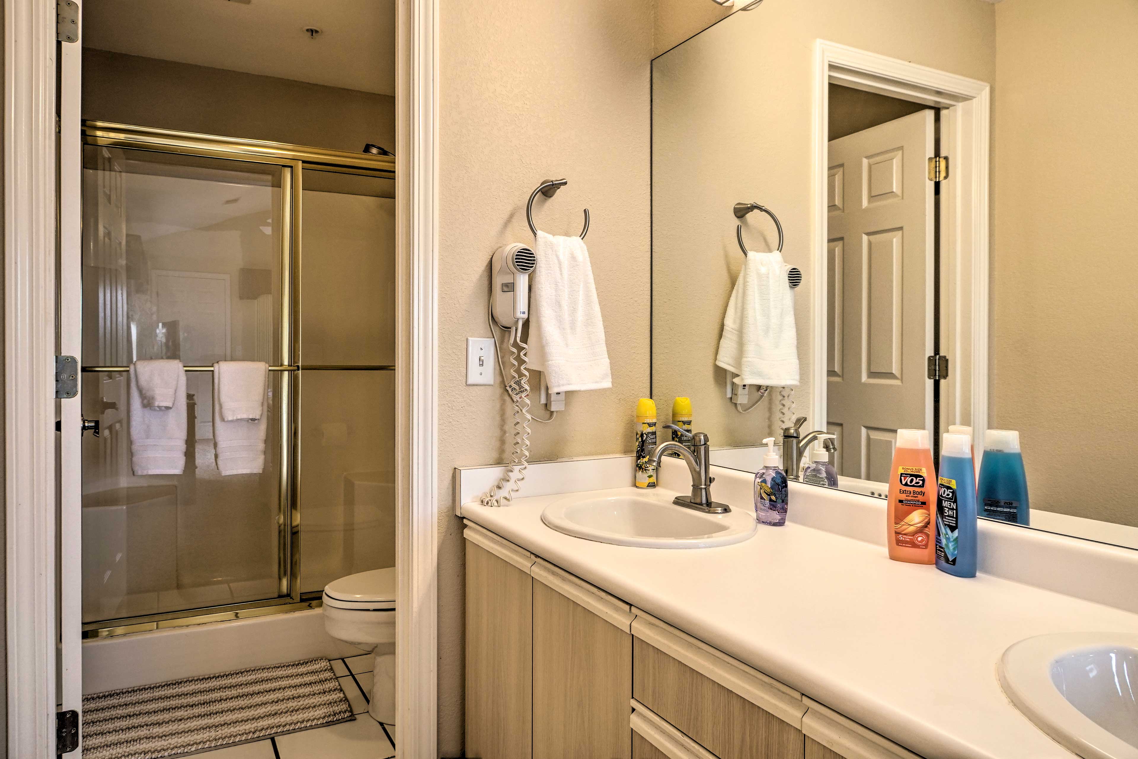 En-Suite Bathroom | Towels Provided