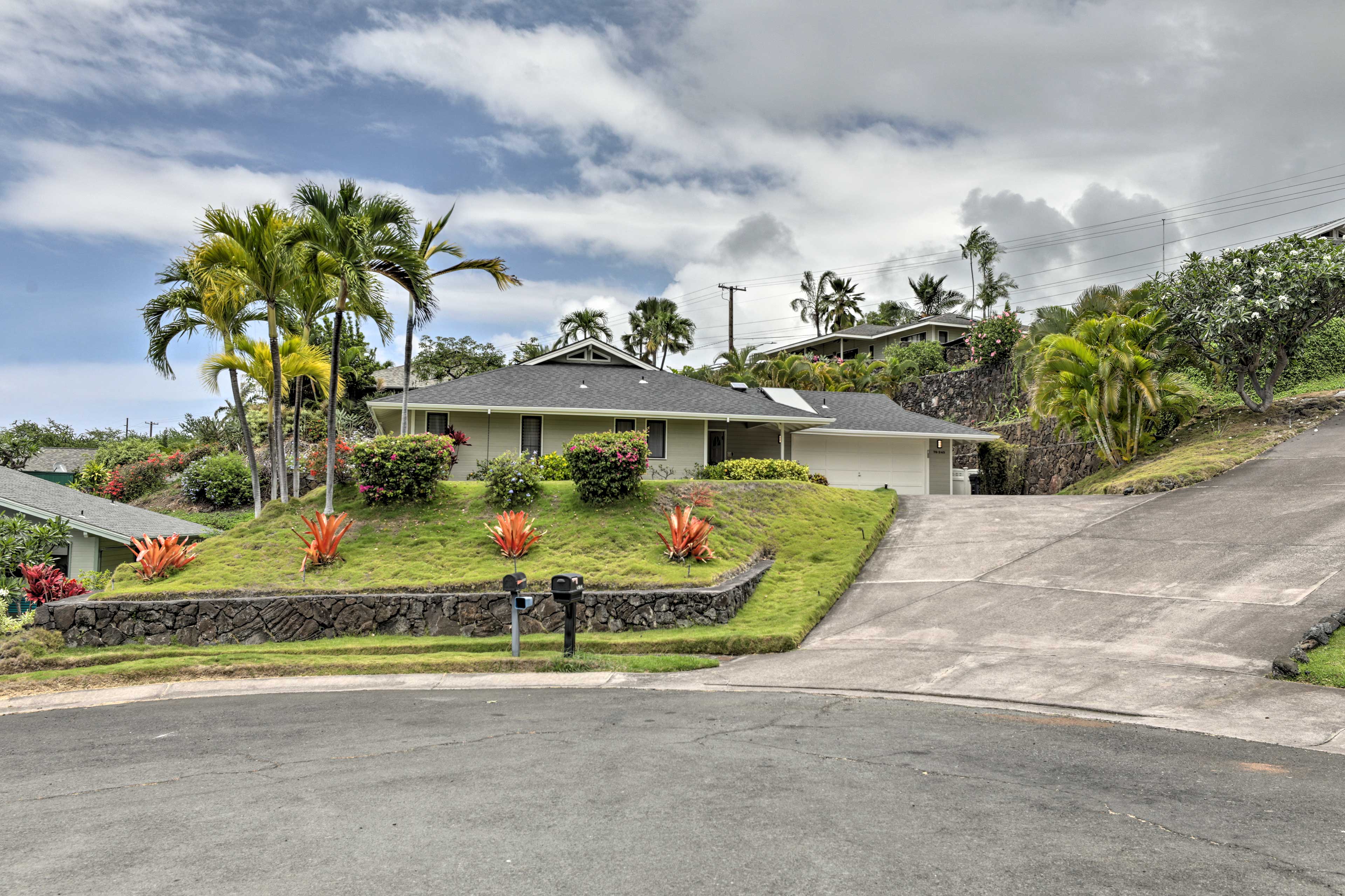 Home Exterior | Garage (2 Vehicles) | Driveway (1 Vehicle)