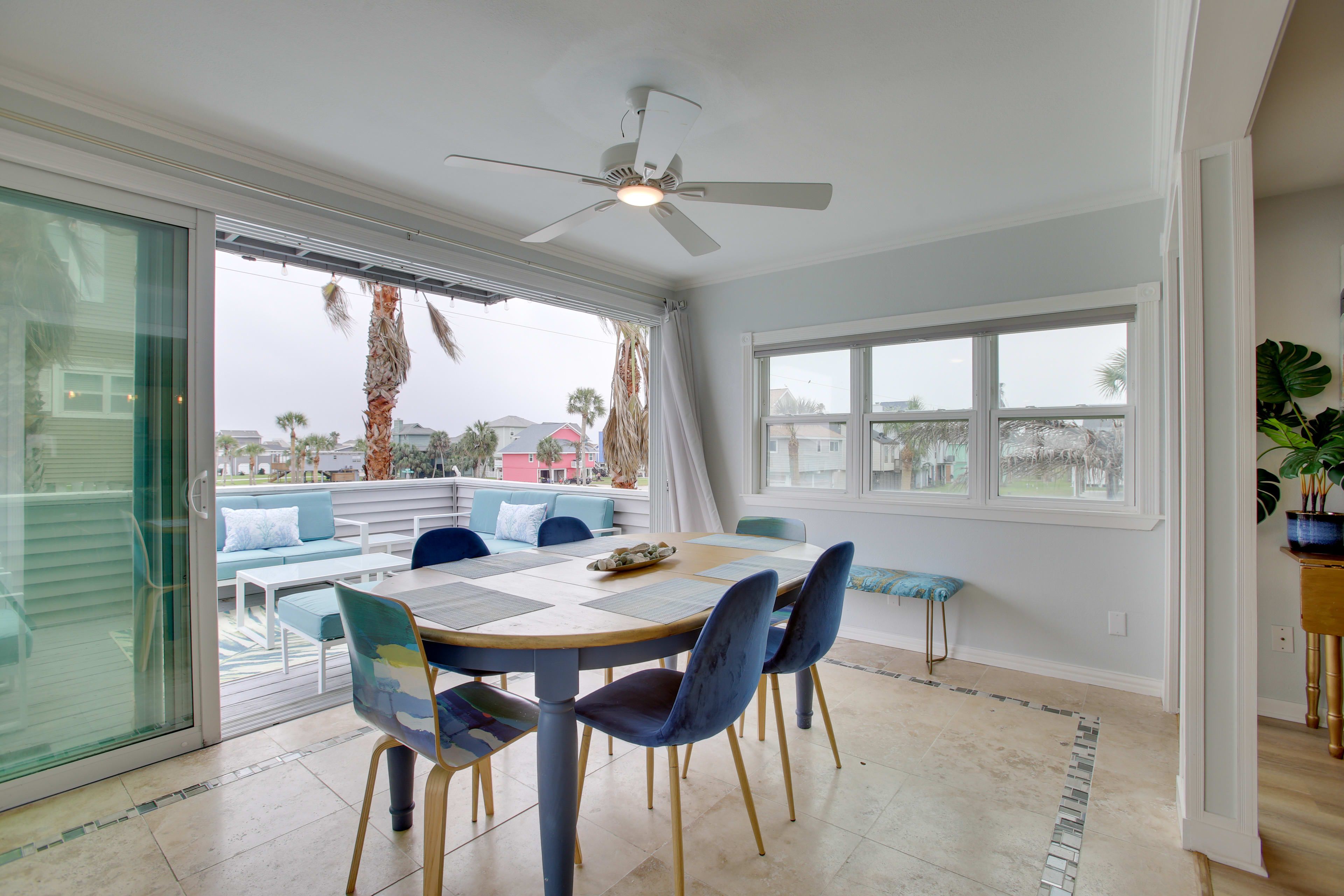 Dining Area | Air Conditioning | Deck Access