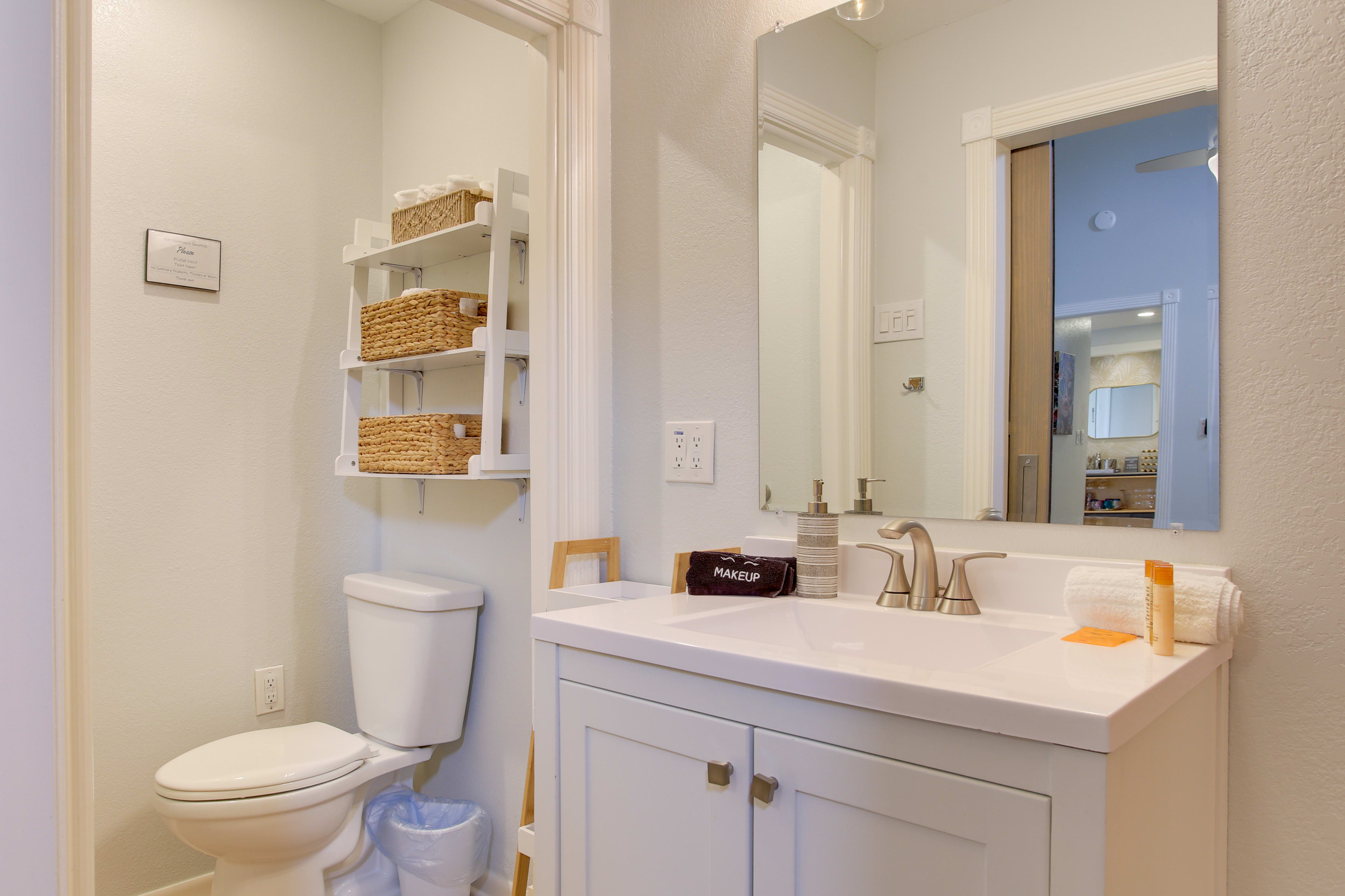 En-Suite Bathroom | Complimentary Toiletries | Towels Provided