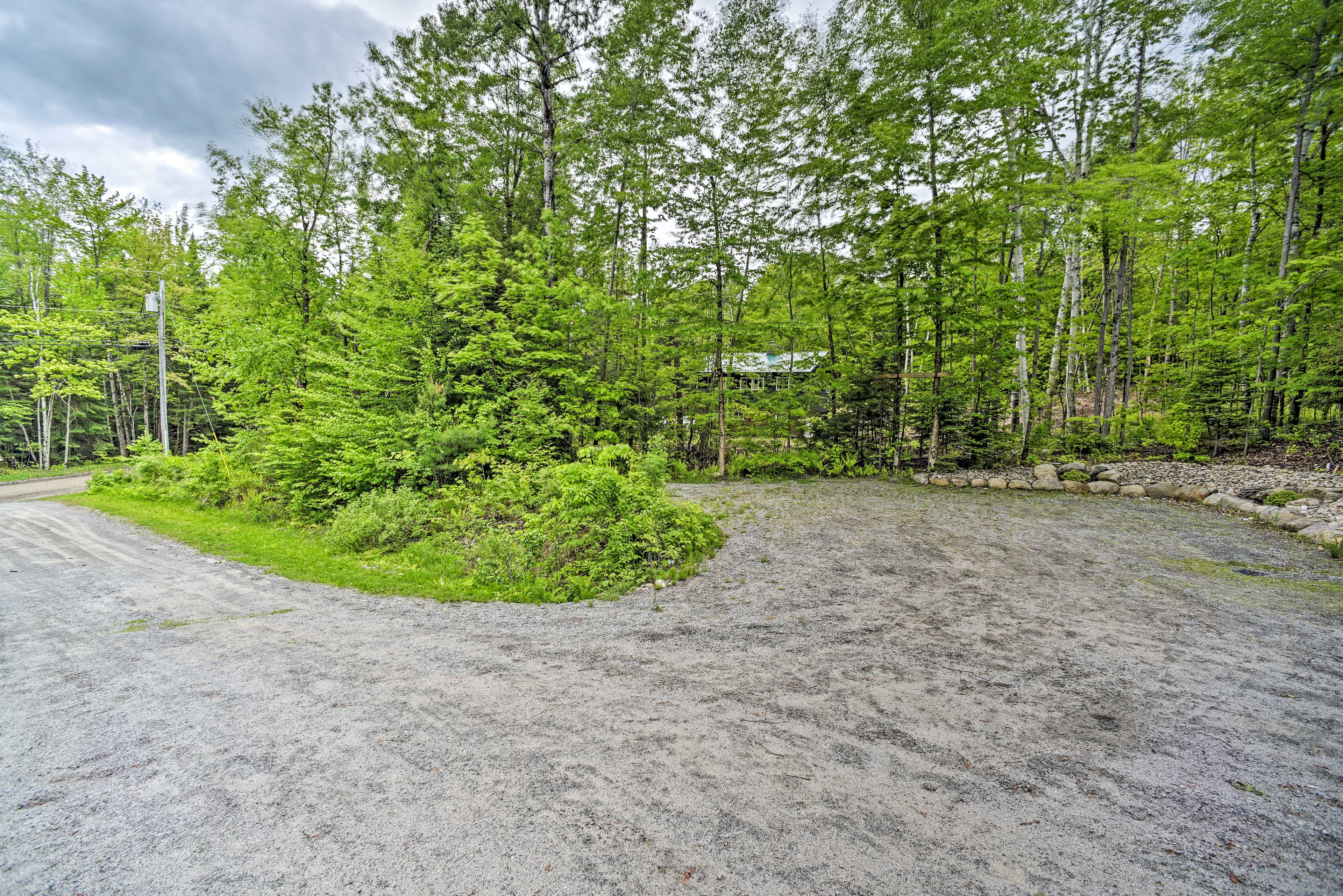 Parking | Driveway (6 Vehicles) | Garage (1 Vehicle)