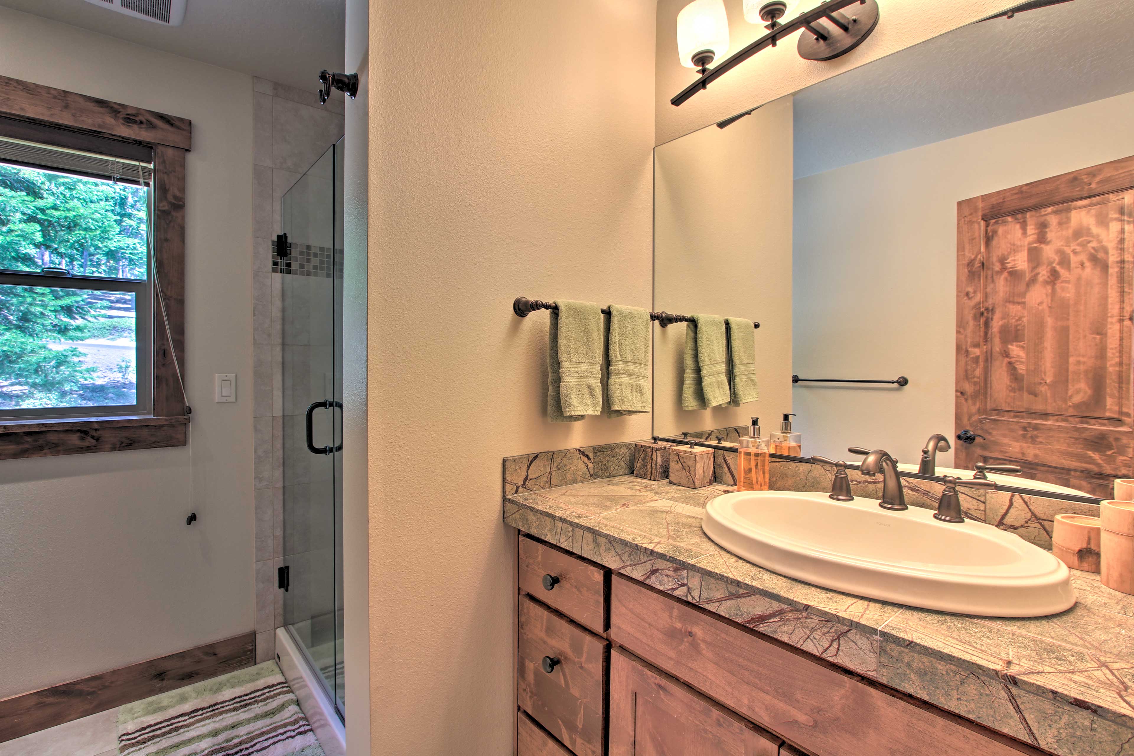 Full Bathroom | Walk-In Shower | Towels Provided