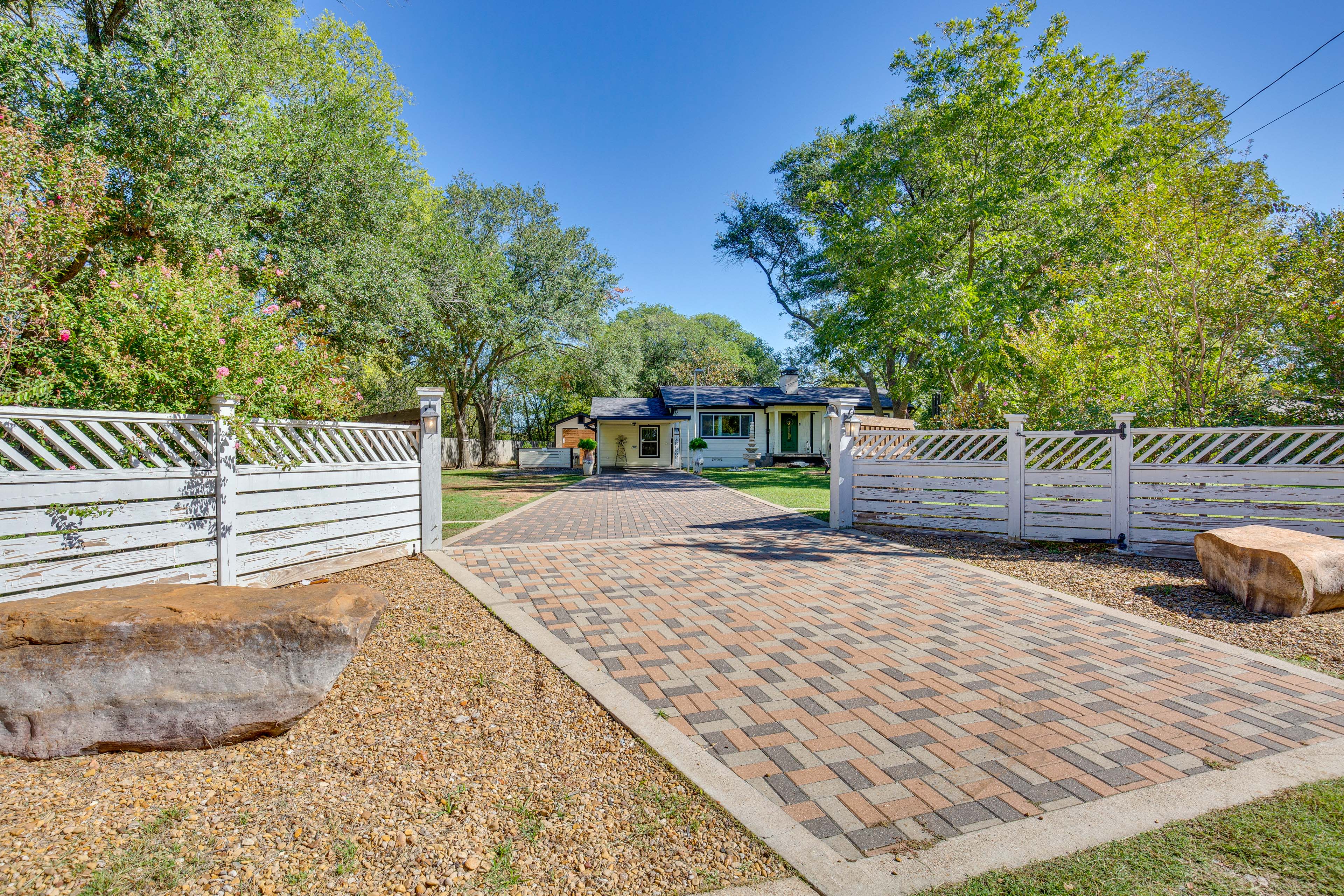 Parking | Driveway (1 Vehicle) | Carport (4 Vehicles)