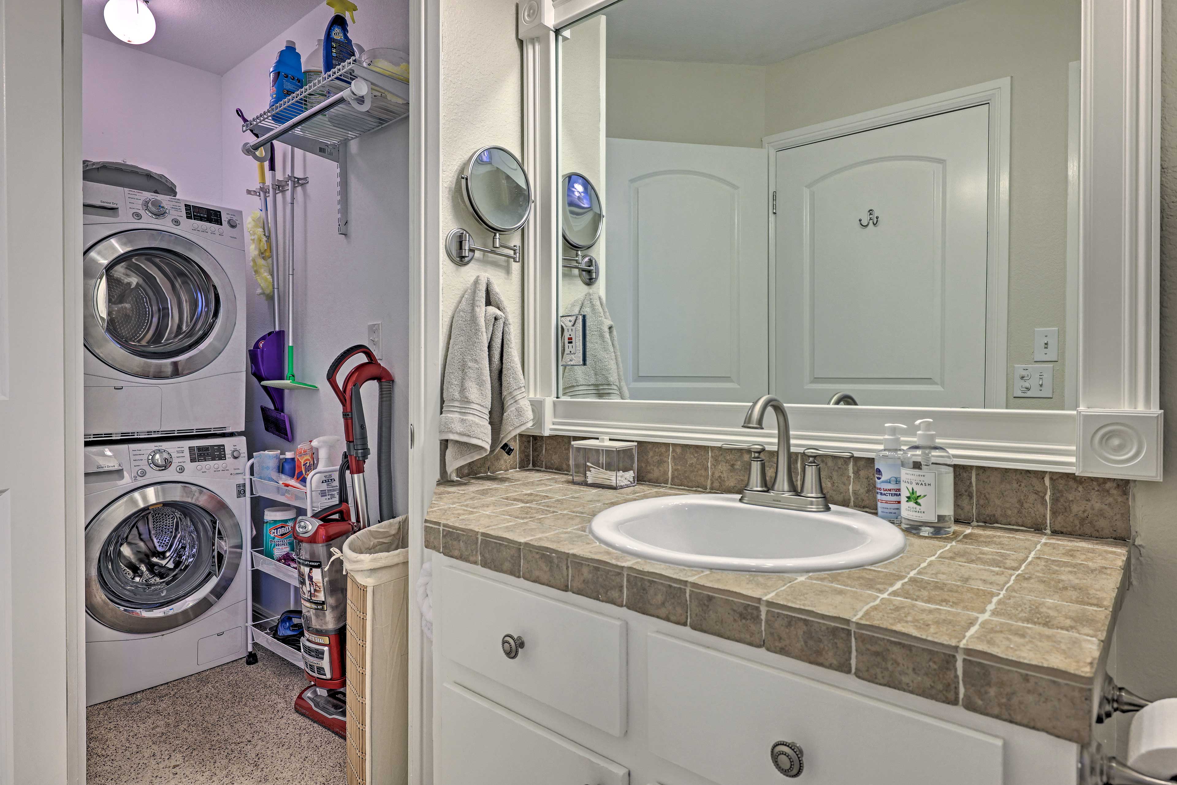 Full Bathroom | In-Unit Laundry Machines