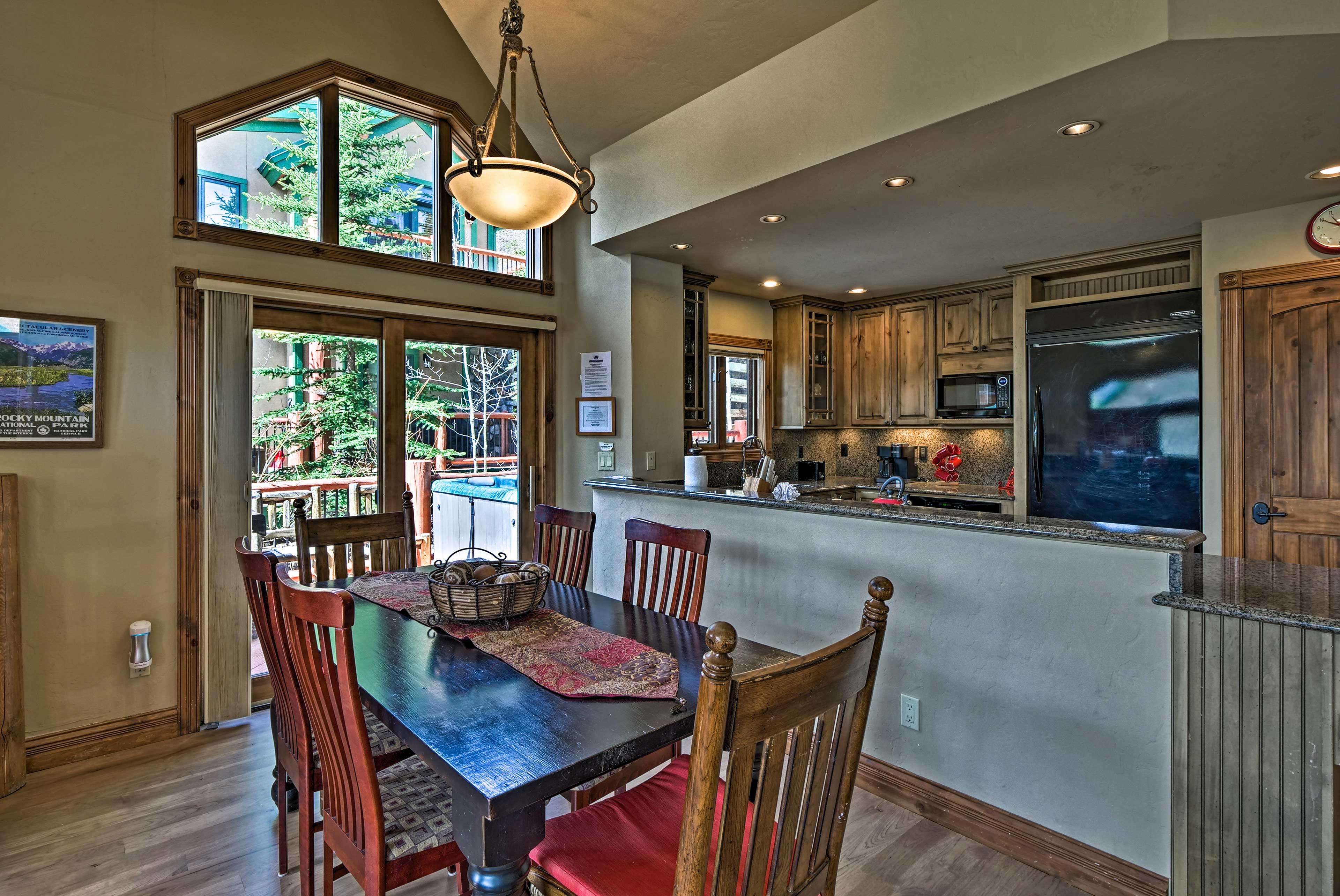 Dining Area | Dishware Provided