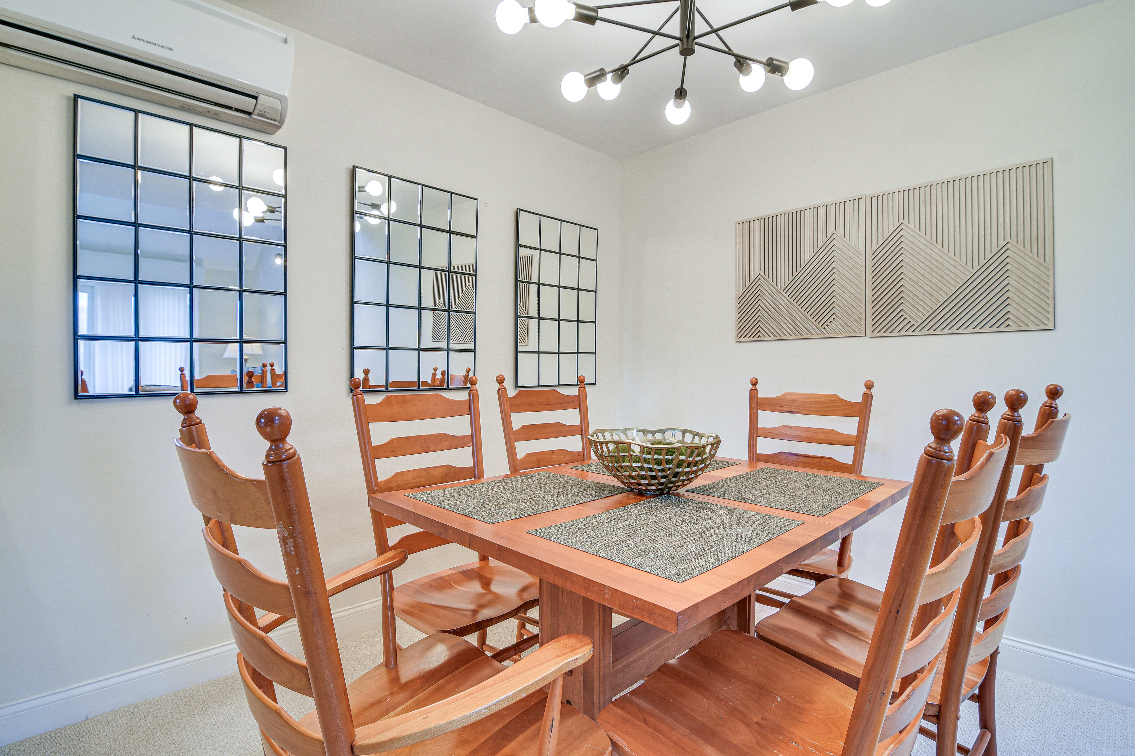 Dining Area | 1st Floor | Dishware Provided