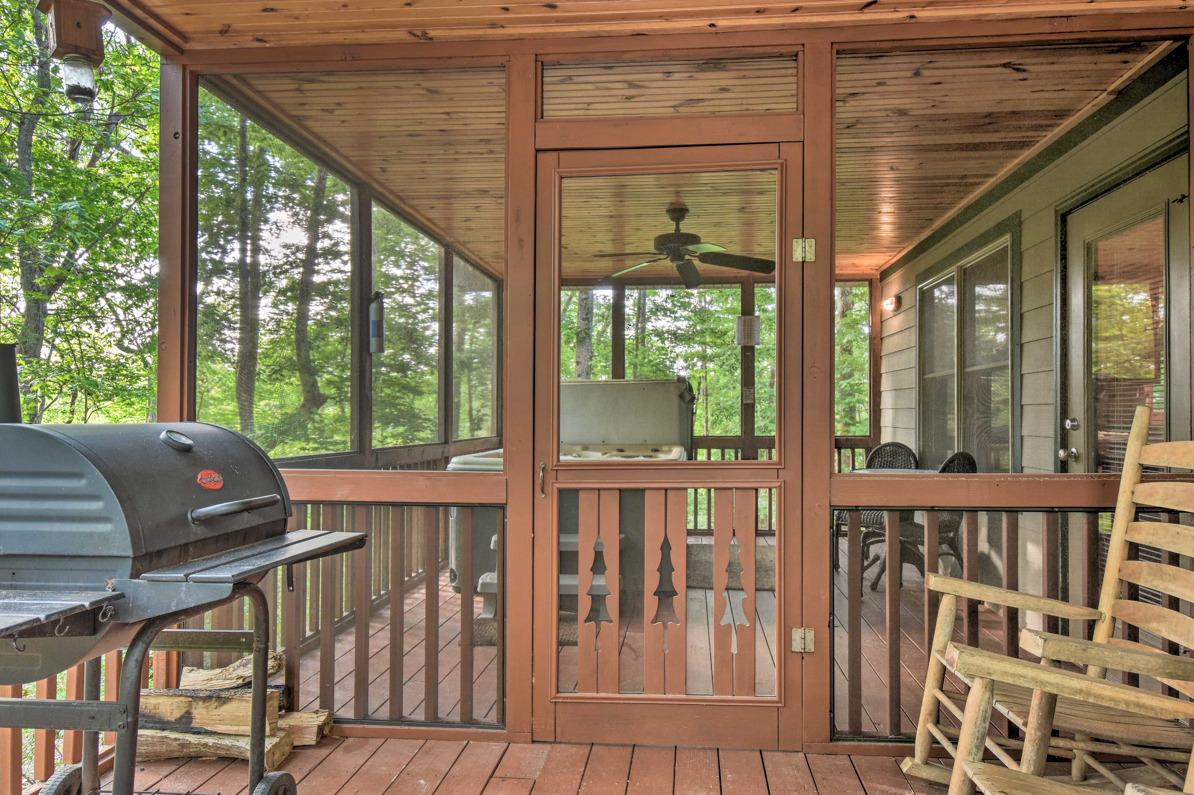 Screened Porch | Gas Grill