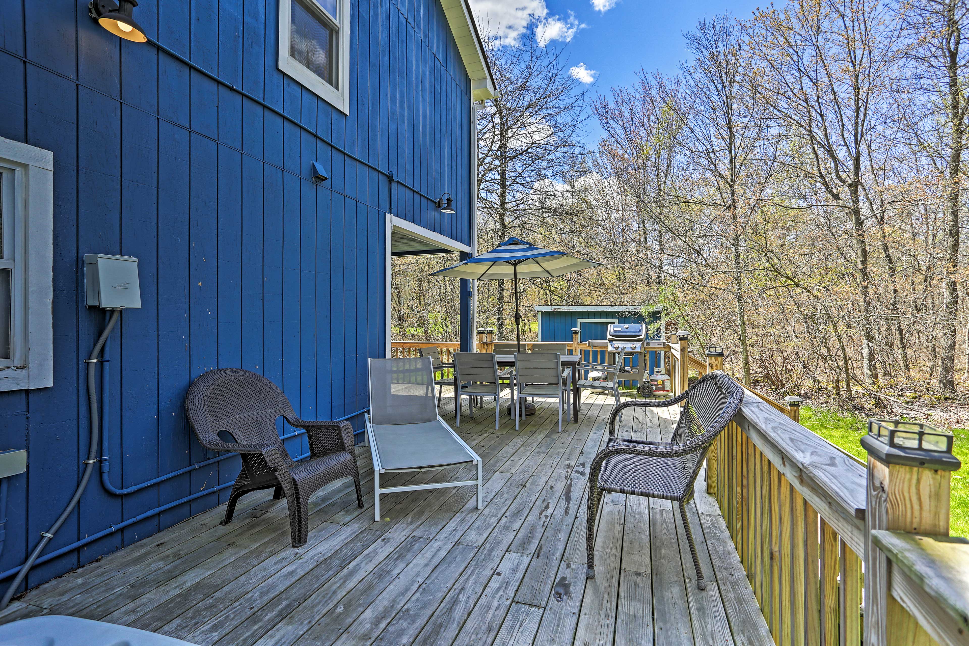 Furnished Back Deck | Gas Grill