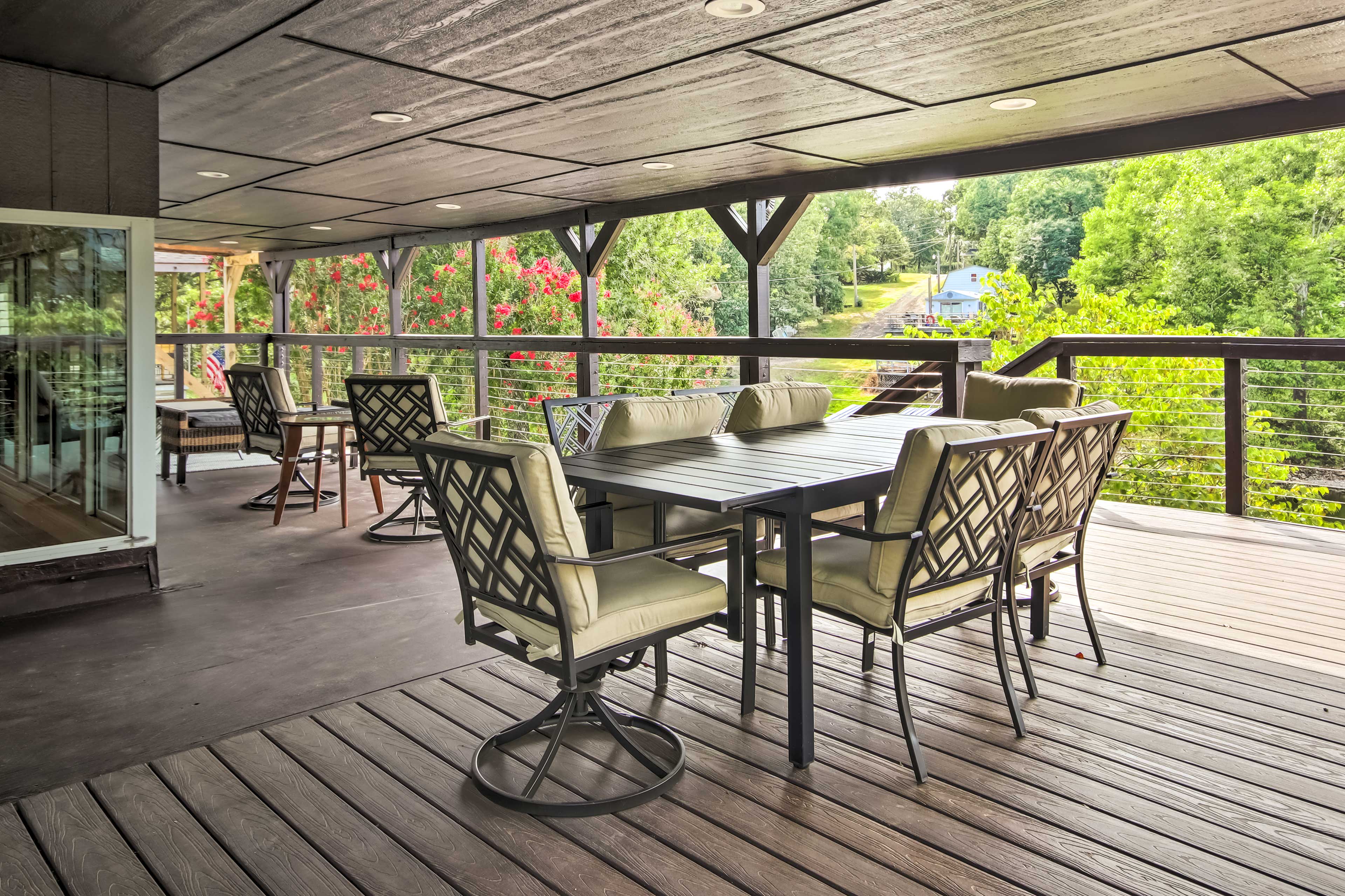 Covered Wraparound Deck | Pit Boss Griddle