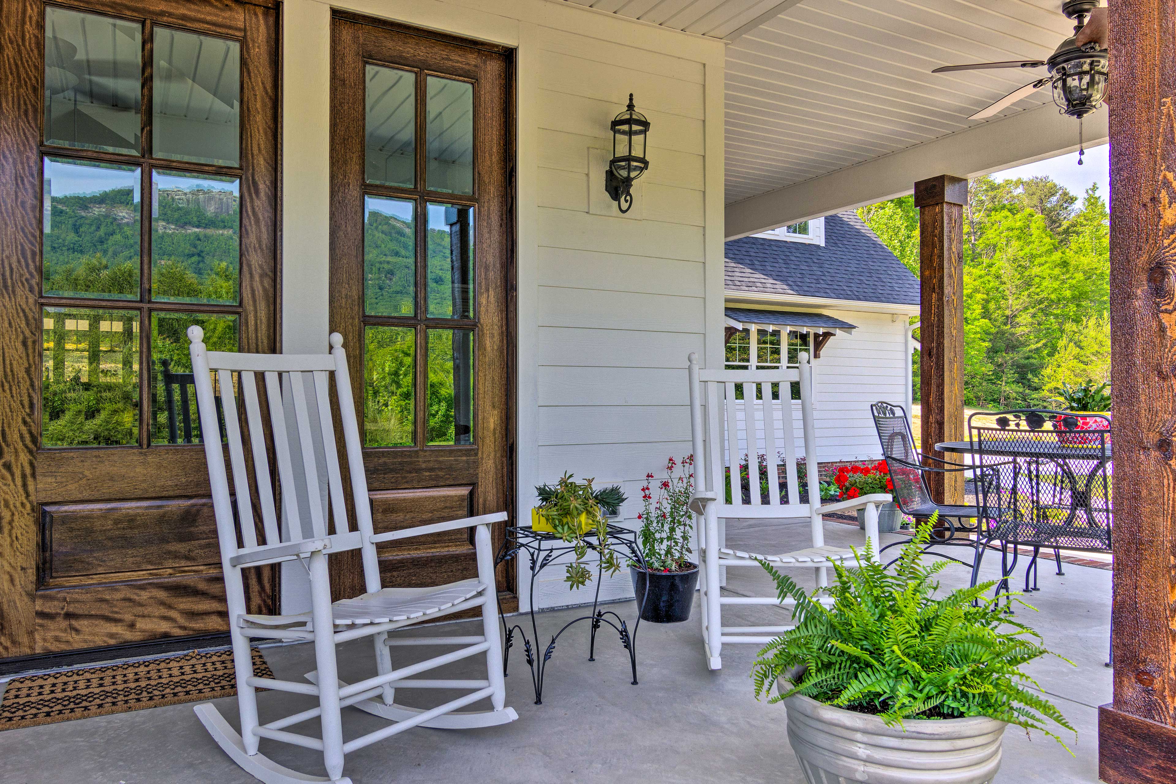 Property Exterior | Front Porch w/ Seating