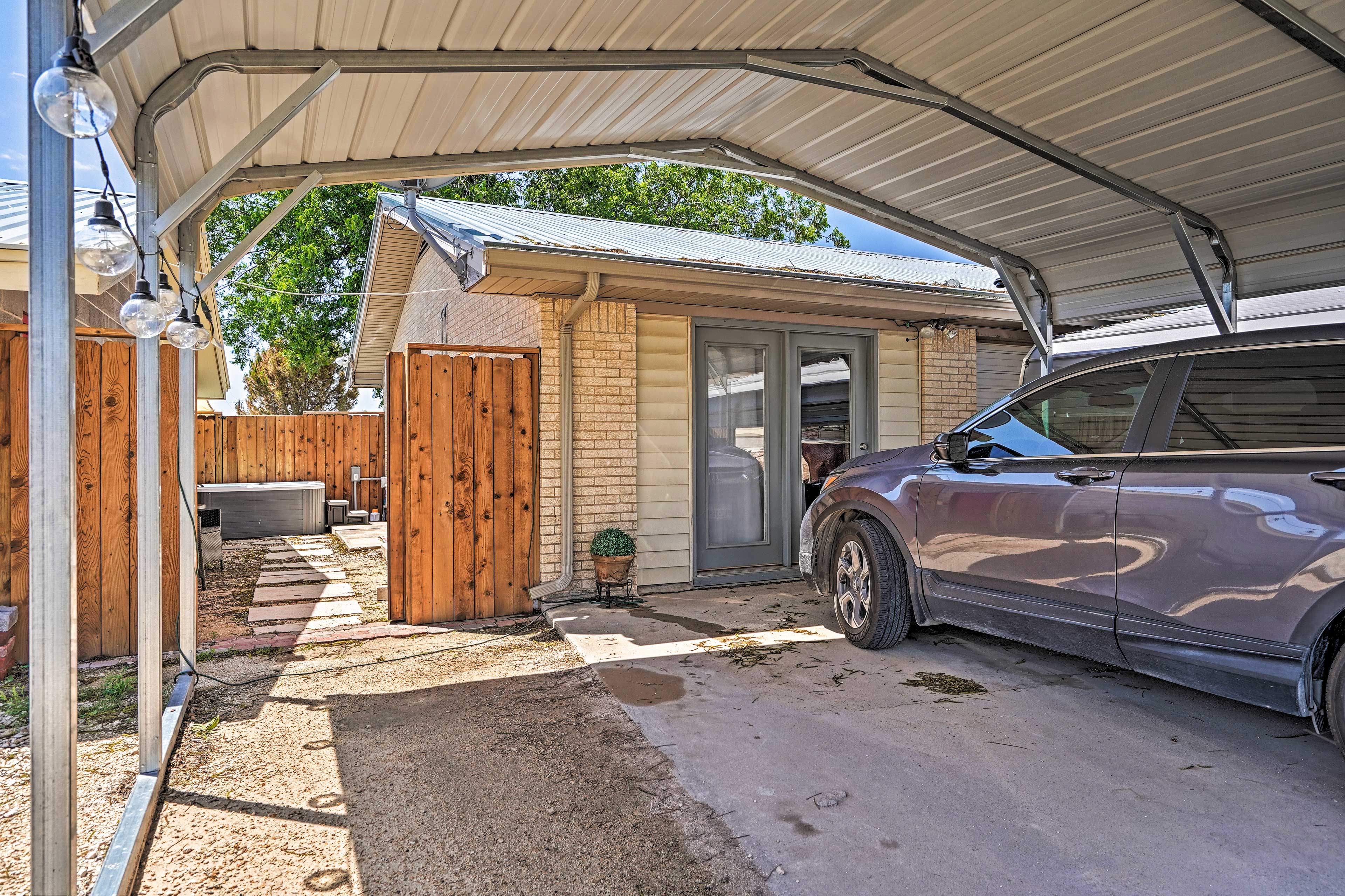 Parking | Driveway (1 Vehicle) | Carport (1 Vehicle)