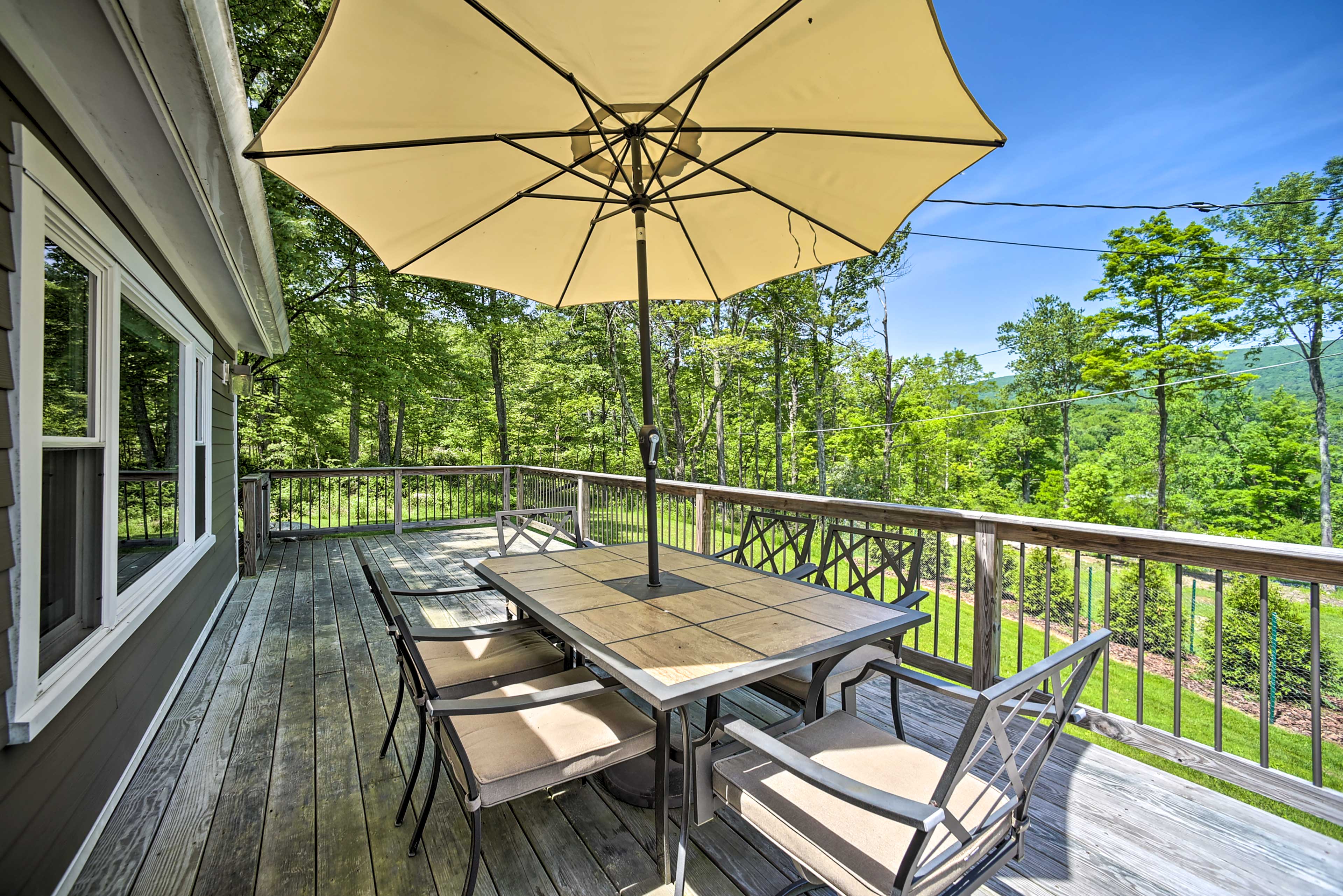 Back Deck | Shawangunk Mountains Views