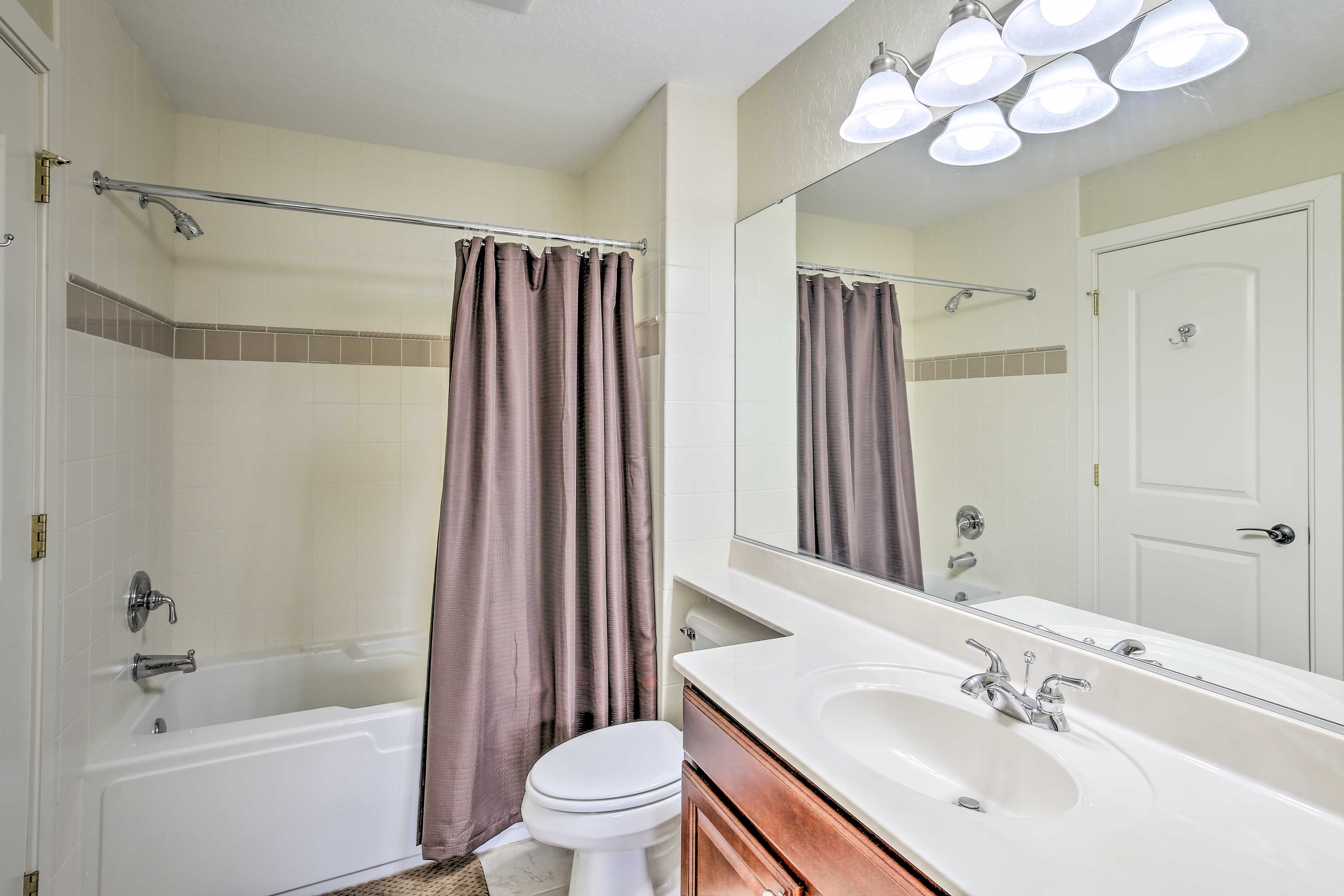 Full Bathroom | Complimentary Toiletries