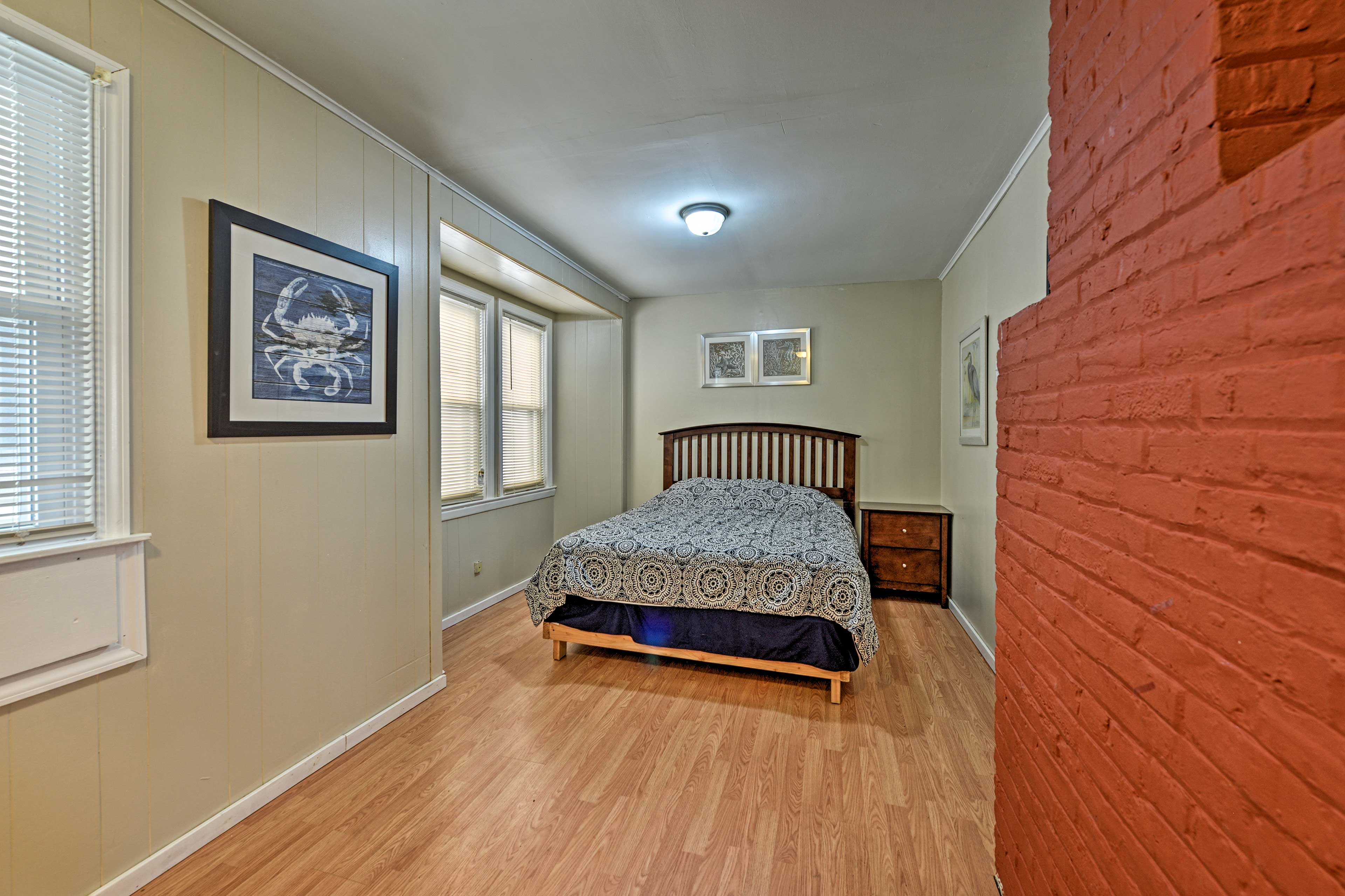 Bedroom 1 | Main Level | Queen Bed