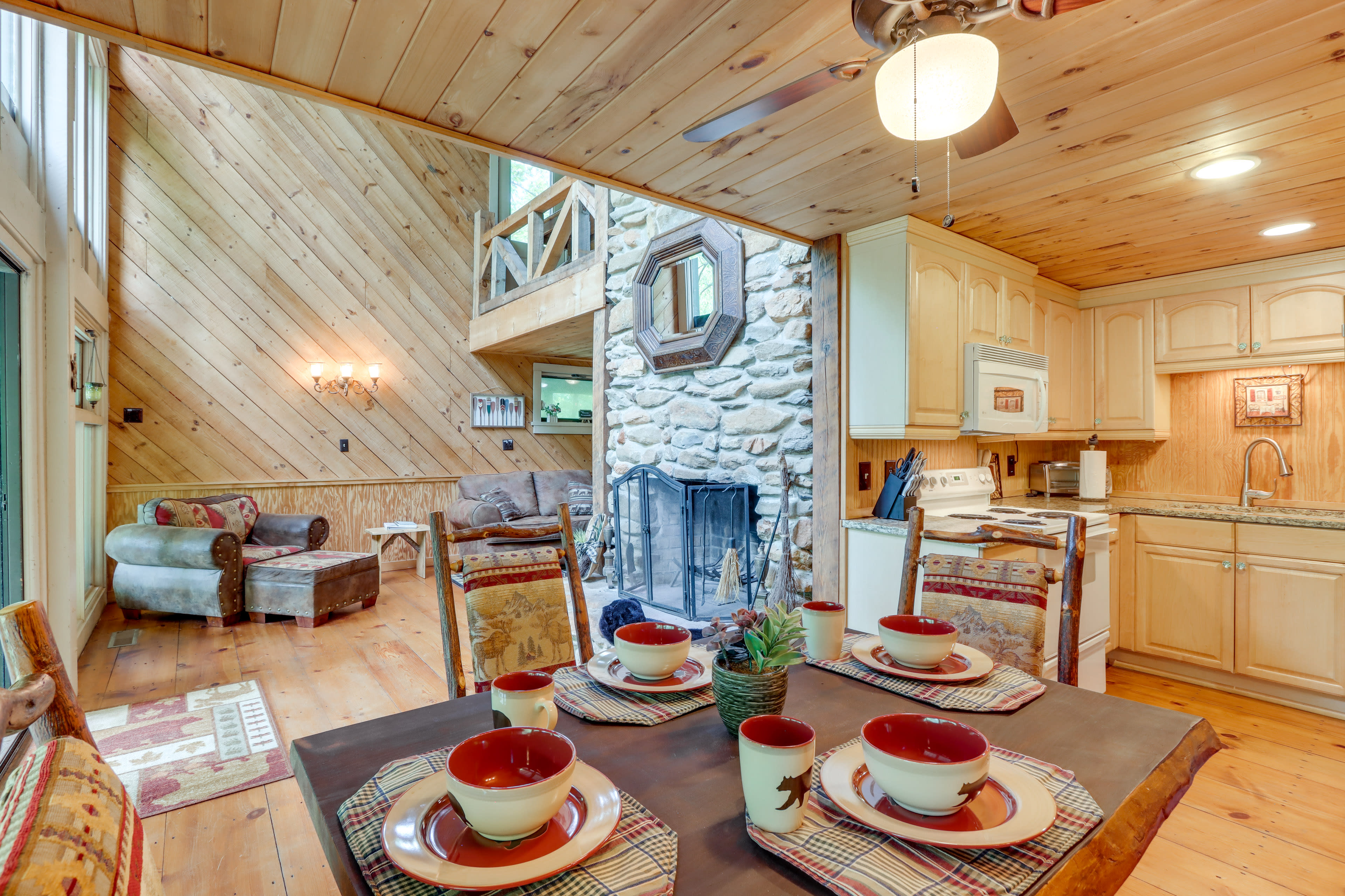 Dining Area | Dishware Provided